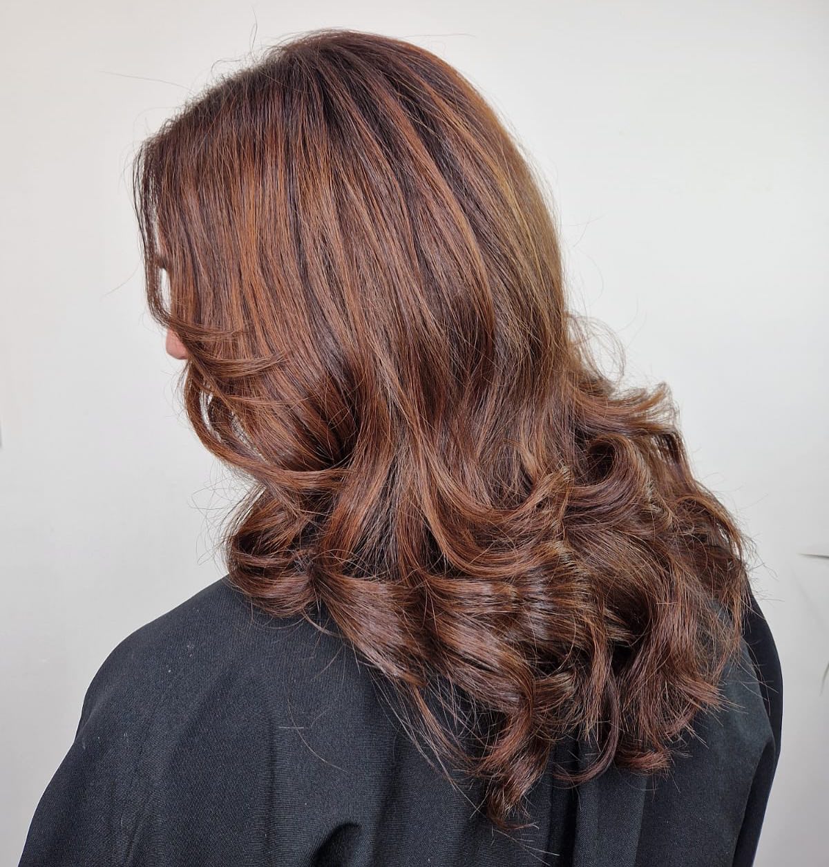 The #foliage technique on our lovely brown haired client looks just like a dream! ✨
#brown #brownhair #brownhighlights #highlight #highlights #blowout #naturalhighlights #studiohairlich #glynt