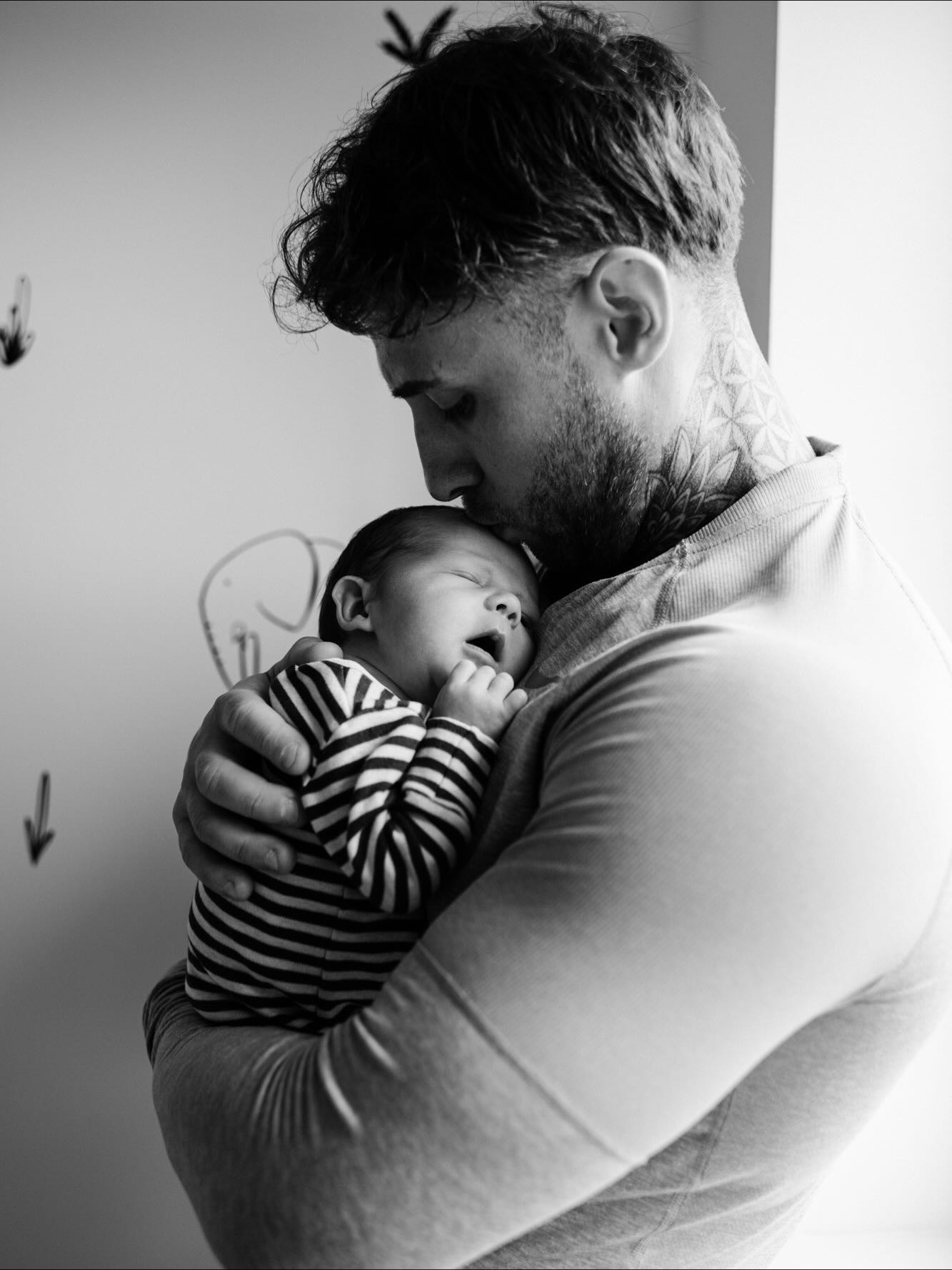 A gorgeous newborn shoot, and not one peep out of this wee ball of gorgeousness ♥️