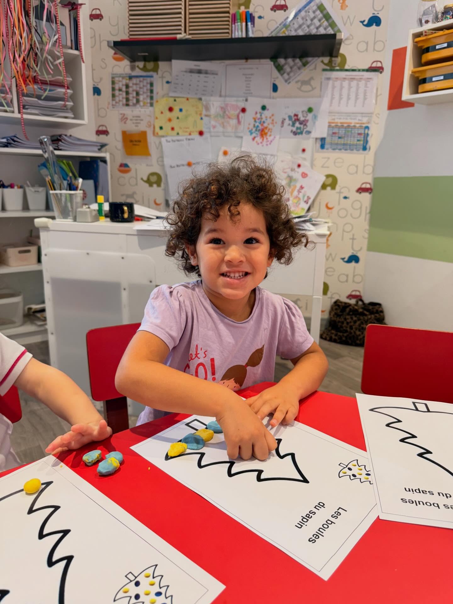 🇫🇷 La magie de Noël commence à La Marelle ✨
Nos petits explorent des ateliers créatifs autour de Noël et préparent de jolis souvenirs pour cette belle période ❤️🎄
🇬🇧 Christmas magic has started at La Marelle ✨
Our little ones are enjoying creative Christmas activities and making lovely memories for this special season ❤️🎄
#noël #creche #activitemanuelle #crèchefrançaiseàdubai #nursery #nurseries