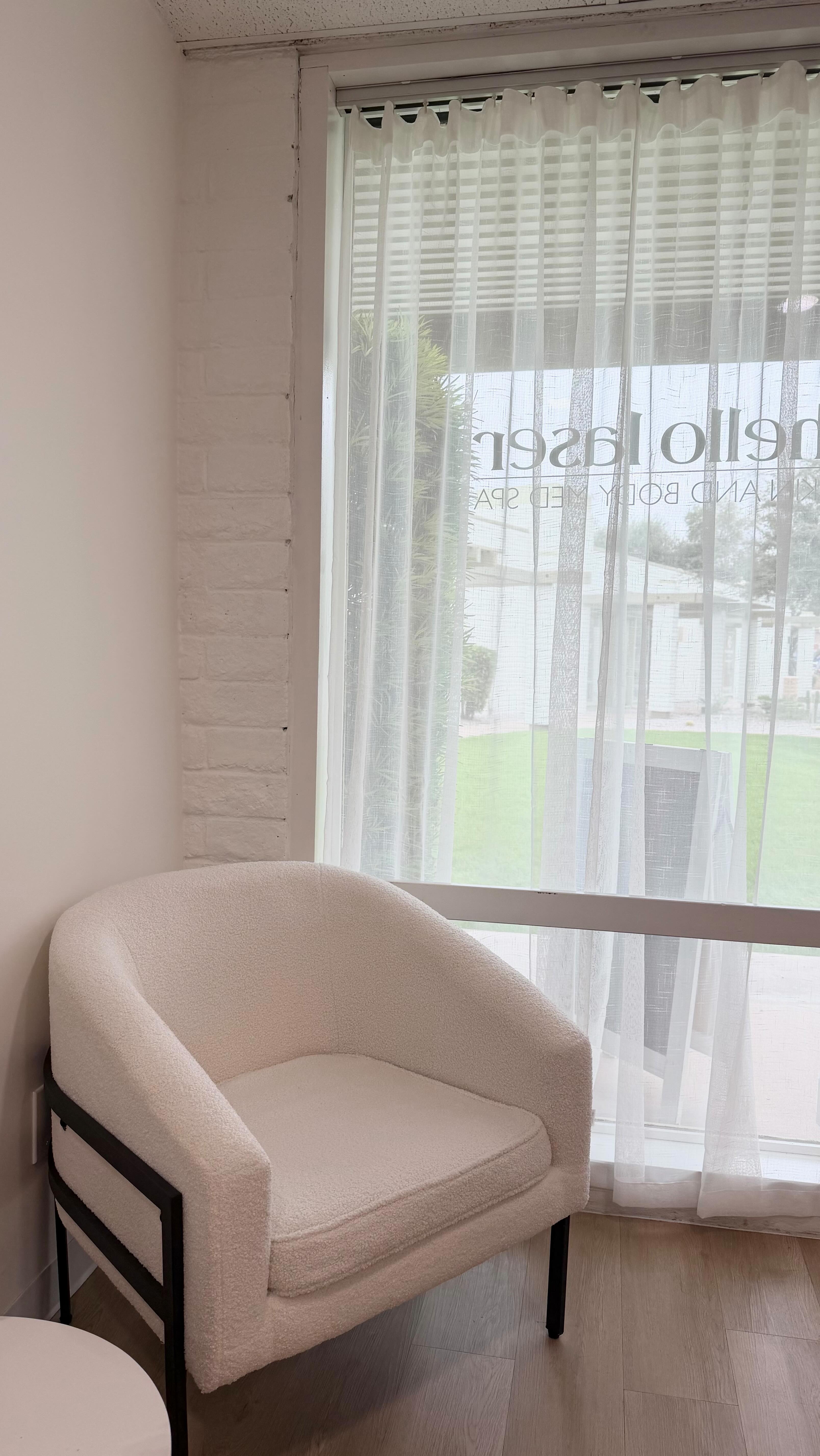 Curious about Sofwave? 🤔✨
Here’s everything you need to know before you book.
If you’ve been wanting tighter, smoother, lifted skin without downtime… Sofwave is that girl. This FDA-cleared ultrasound treatment works deep in the dermis to boost collagen, tighten skin, soften fine lines, and give you that snatched, refreshed look all while you relax in the chair.🤍
Book today on our website www.hellolaserspa.com
Or call us 480-905-3080
✨✨✨