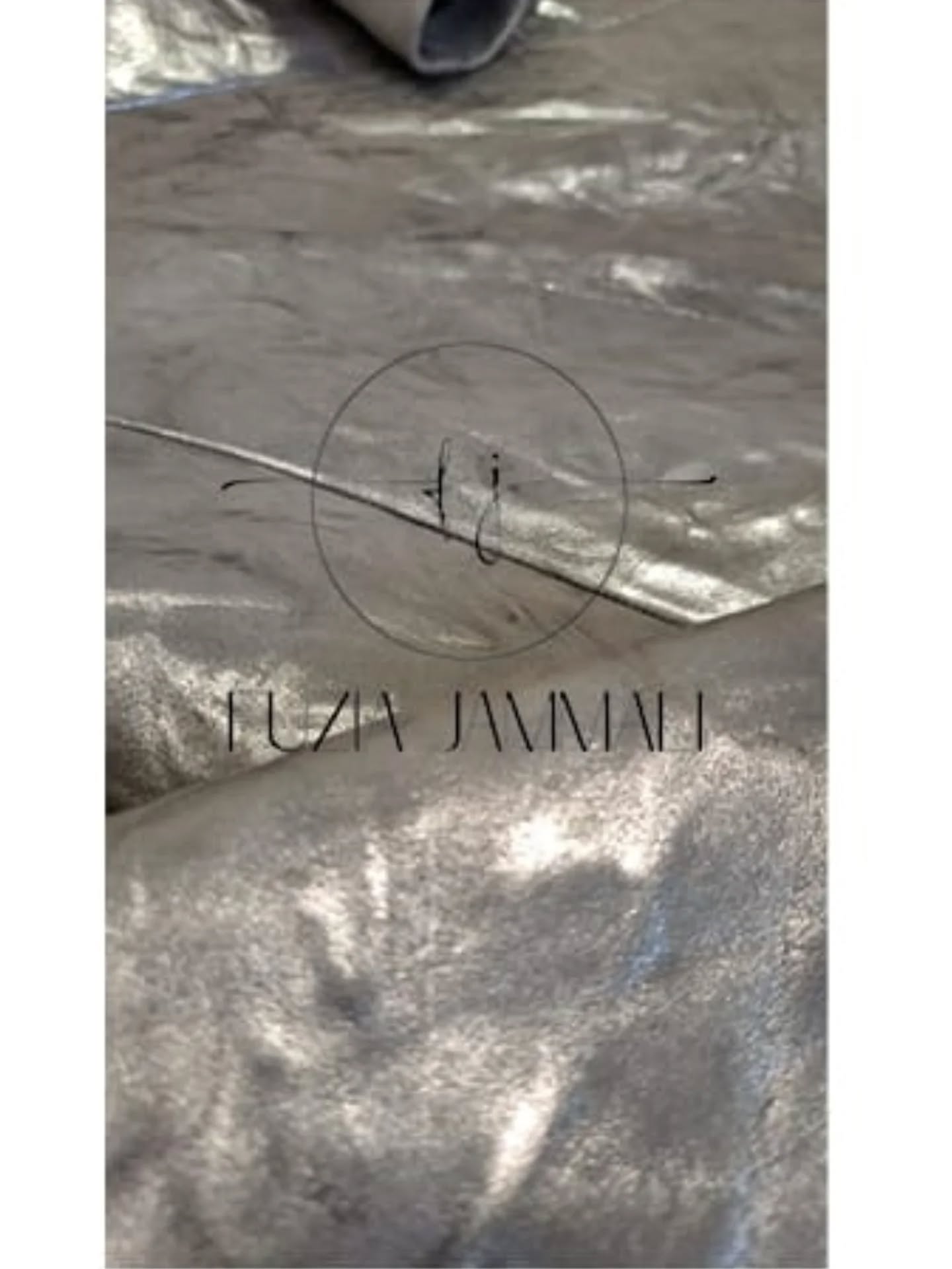 Sculptural Silver Leather. ✨
While maintaining a defined sculptural line, these pieces offer unexpected comfort. A true spotlight piece, guaranteeing significant radiance in any setting.
#leather #silver
#lights #madeinitaly #verapelle
#catwalk #designer #sculpture
#sculturamoderna #fashiondetail
#newyear #outfit