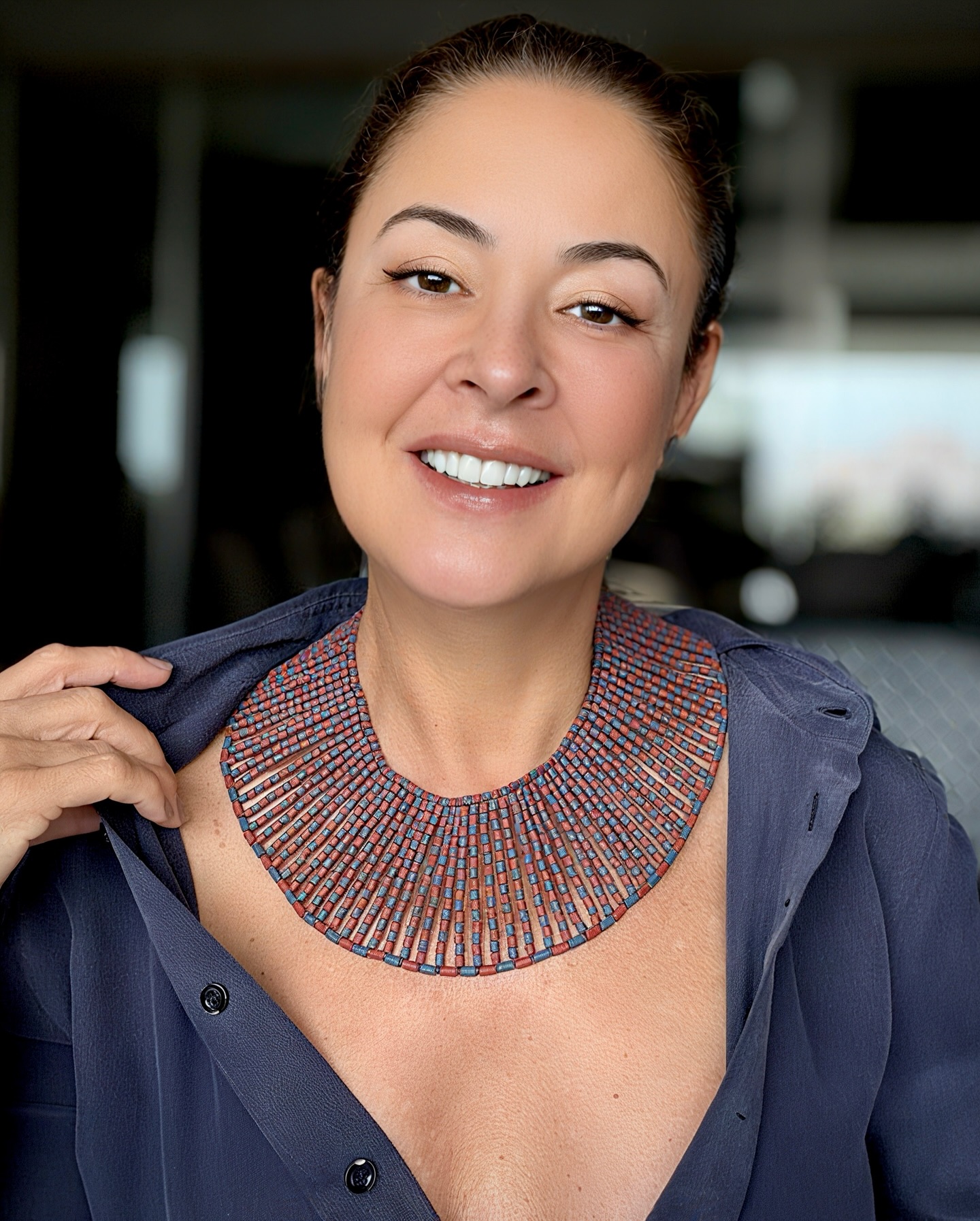 Colar Máxi Xingu na versão curto (sem o extensor).
Essa peça é mais que um acessório, sendo a combinação perfeita da natureza e desenho contemporâneo.
Montado com minúsculas peças em cerâmica fosca pintadas a frio nas cores vermelho e azul, formando uma tela maleável.
Para adquirir o seu, entre no nosso site e aproveite o FRETE GRÁTIS para compra de quaisquer produtos pronta entrega.
#luxosustentavel
#elegancianatural
#biojoiasexclusivas