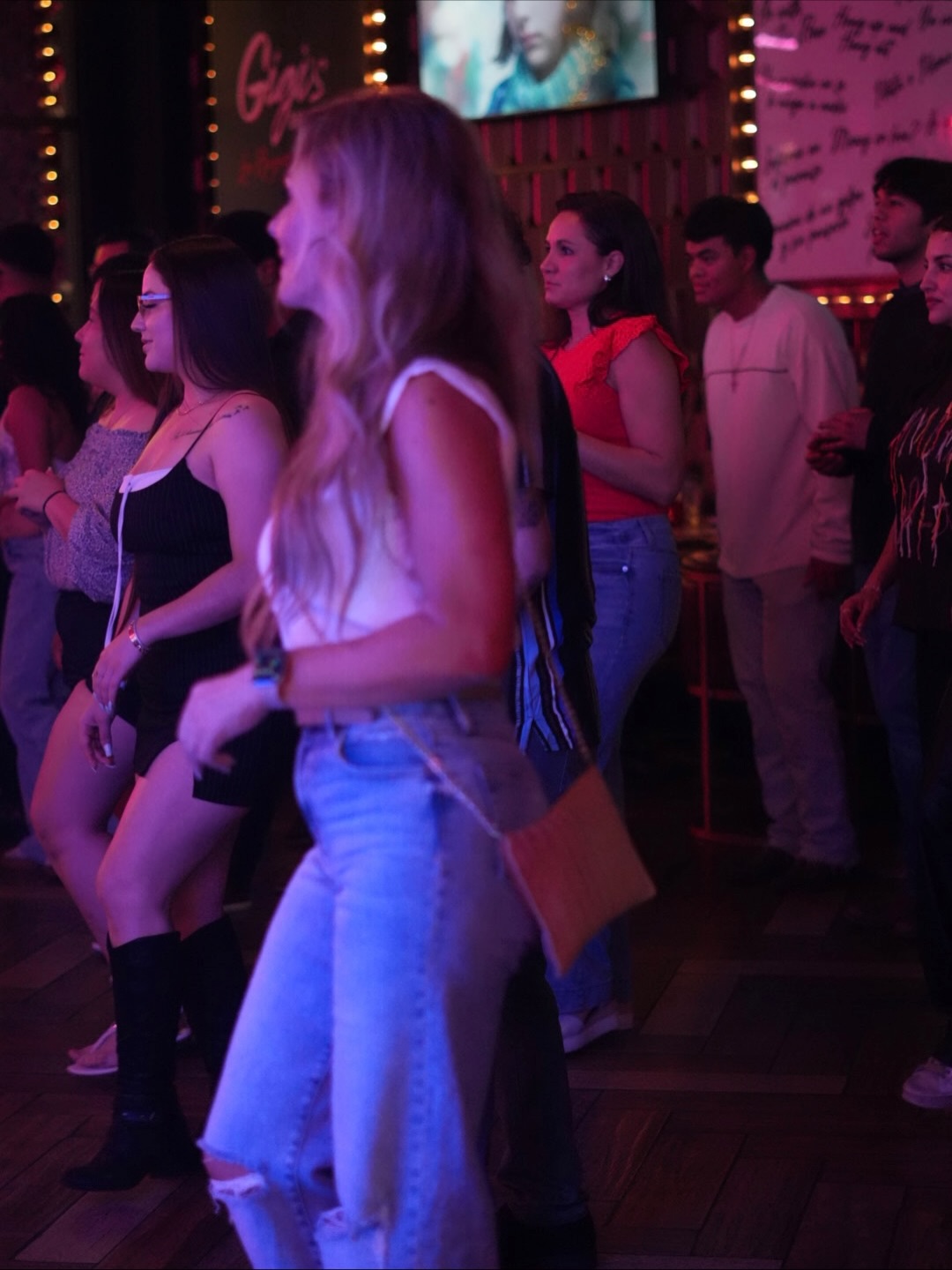 Another Wednesday in the books.
Class first, social dancing after.
Simple formula, always a good night.
💃🏻
Instructors : @iamchijeb @martinpineda94