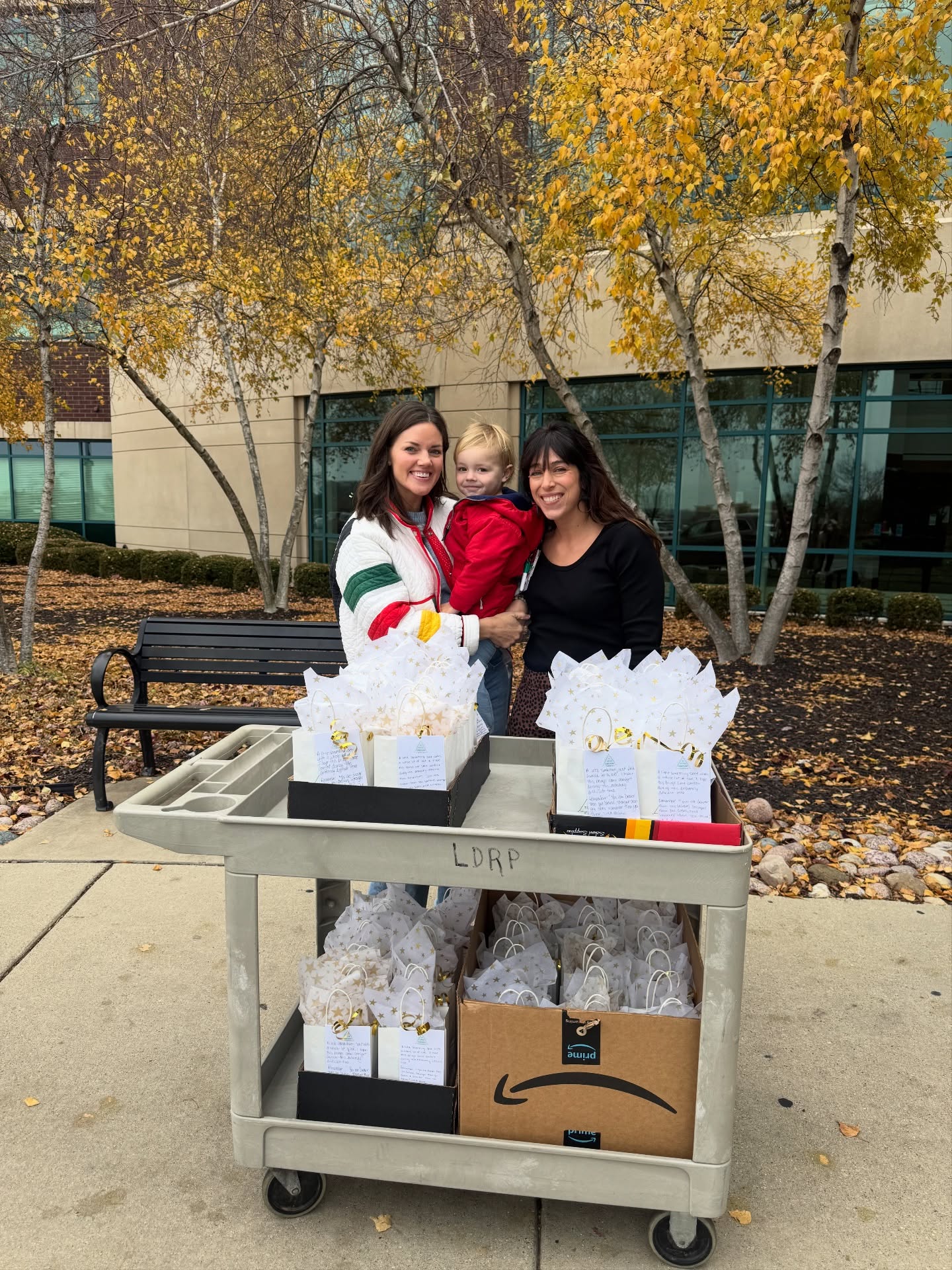 ✨💌 success! just dropped off the 1125th Joy Bomb to @aurorahealthcare Grafton.
.
these days with my smallest coworker 👦🏼 by my side are some of my very favorite
.
today was especially amazing. the nurse who took the donation told me that often patients come back to the hospital wearing their bracelets 💎🏥
.
women who once went through loss, and received a Joy Bomb with a bracelet, wear it as they welcome their rainbow baby, during difficult pregnancy after loss checkups, waiting in the waiting room, during nerve wracking ultrasounds…
.
they wear them to bring hope on hard days, peace to their hearts, strength and support ✨🕊️🫶🏼
.
the whole mission summed up perfectly 🥹
.
thank you to everyone who recently purchased a bracelet, made a donation, helped wrap items, wrote notes, packed the bags…I made sure to let the staff know that this work isn’t just me.
.
there’s a whole community lifting these moms. and I am so grateful! 🫶🏼😘🩵✨
.
.
.
.
#alittlesomethingalotoflove #joybombsformoms #miscarriage #miscarriagesupport #kindnessmatters #werisebyliftingothers #iam1in4 #ttccommunitysupport #ttccommunity #stillbirth #stillbirthawareness #pregnancyloss #iam1in8 #infertility #infertilityawareness #hospitaldonations #mkehome