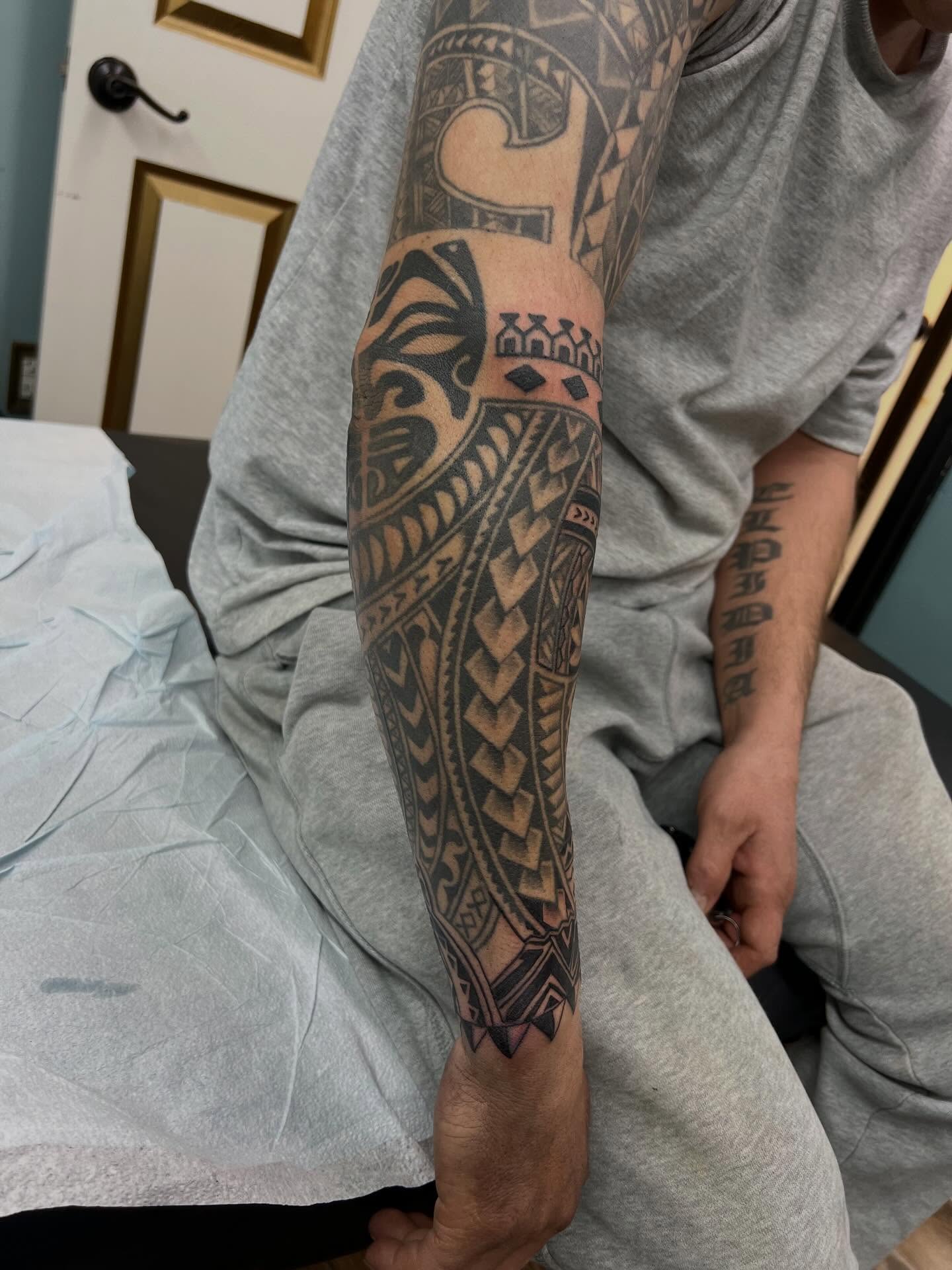 Some rework/cover up/ work in progress… much more to come #tattoo #tattoos #polynesiantattoo #blackwork #linework