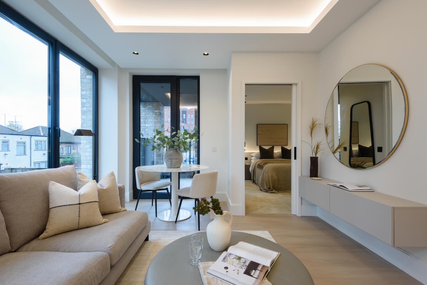 Move in before Christmas.
Begin the festive season somewhere special - a home defined by craftsmanship, calm, and considered design.
Development: Artscene
Agents: @core.london & @astonrowe