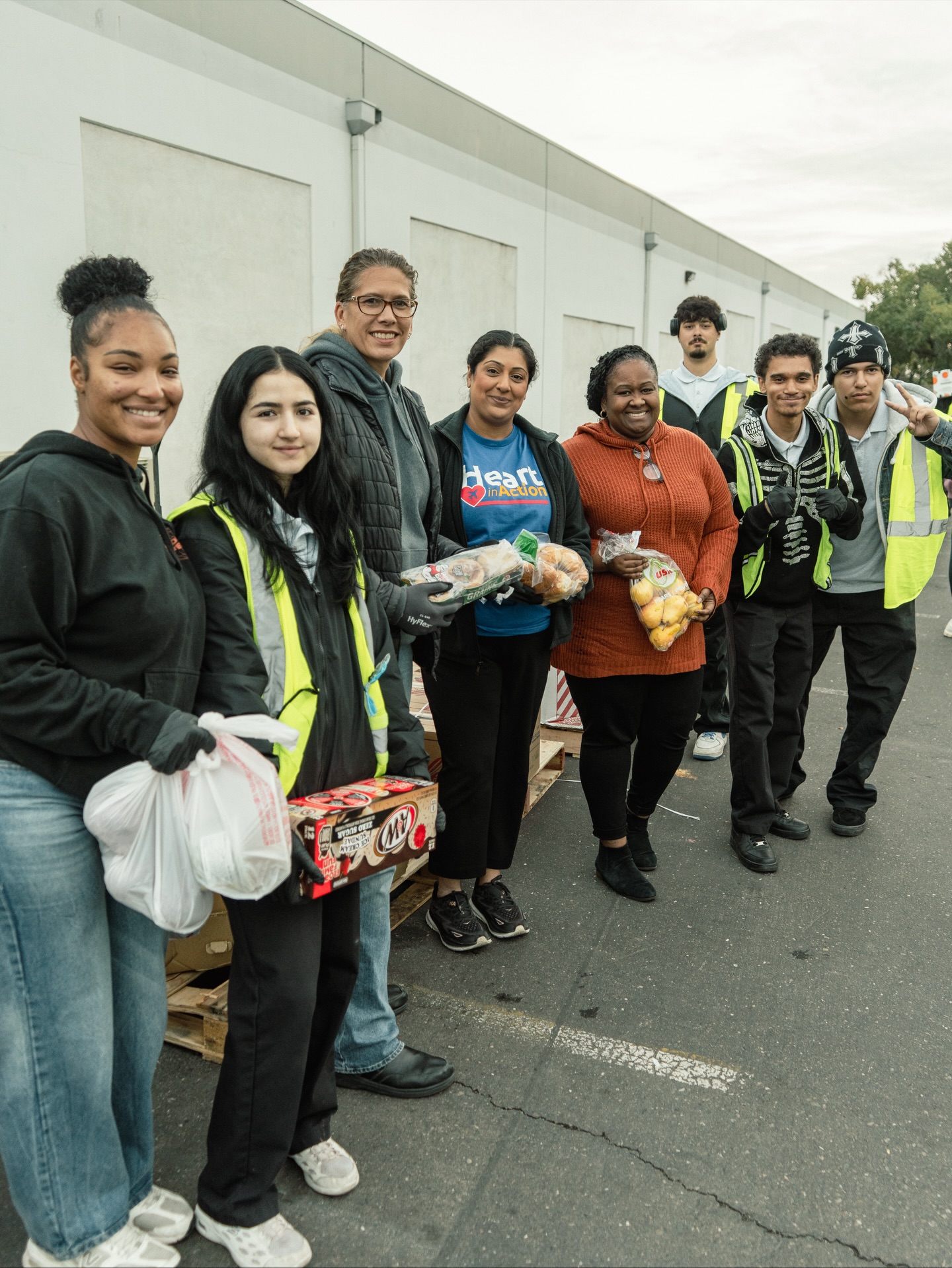 DOZ Thanksgiving Giveaway! ❤️
—
We would love for you to partner with the Daughters of Zion Enterpryz to assist our food insecurity community.
Ways to assist:
VOLUNTEER
• assist packing boxes
• assist with distribution
• assist greeting and crowd control
GIVING
Visit our website: www.dozenterpryz.org/donate
Prob 19:17
“He who has pity on the poor lends to the LORD, And He will pay back what he has given.”