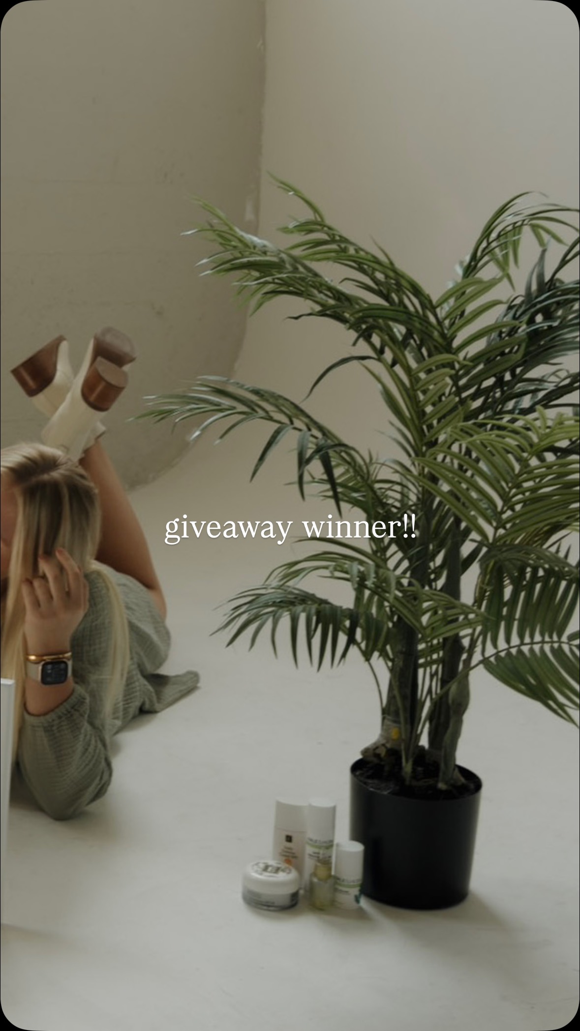 We have a WINNER! 🤎✨
Thank you everyone who entered + supports my small business🫶🏼