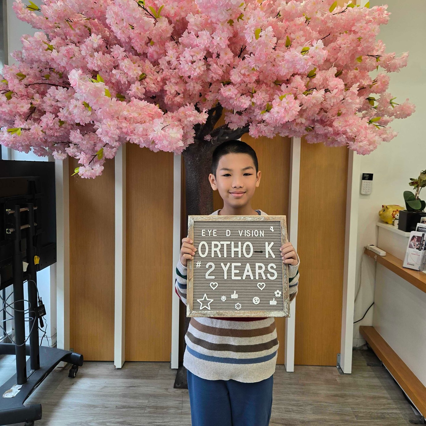 Back for their 2-year Ortho-K renewal! 🌙✨
Clear daytime vision without glasses or contacts — that’s the magic of sleeping in your lenses.
So proud of our returning patients who stay consistent and keep their eyes healthy 🤍
See you for year 3! 👀✨
#orthok #orthoknyc #orthokkids #myopiacontrol #brooklyn #parkslope #nycoptical #eyedvision #orthoklens #visioncare
