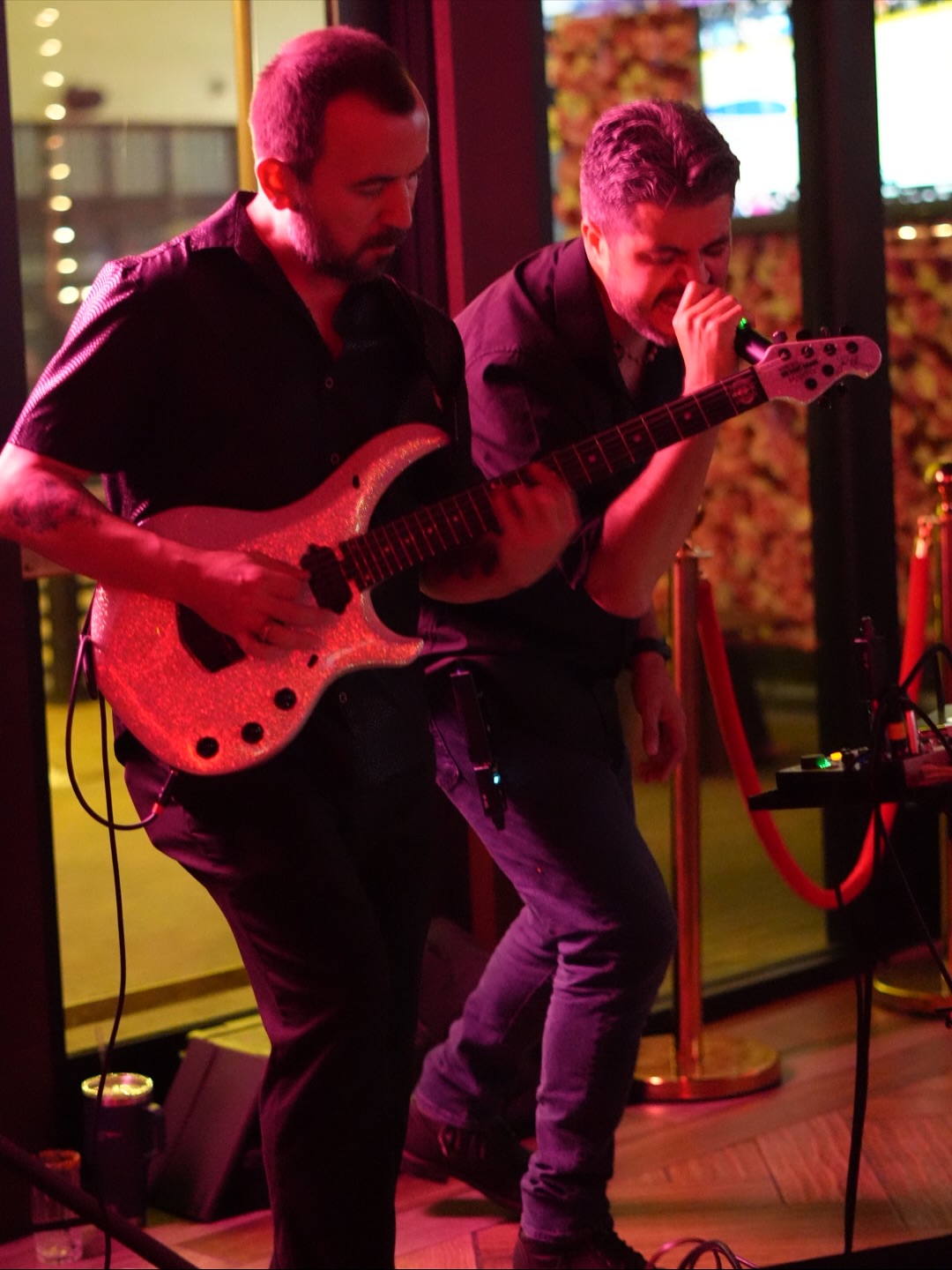 Every Thursday: Pop Rock en Vivo 🎸
9PM–12AM | @the_luxmusic
If you love Maná, Enanitos Verdes, y todo ese vibe… esta noche es para ti.
Come for dinner, stay for the drinks, and enjoy live entertainment all night.
Reserva tu mesa y let’s rock at Gigi’s. 🎸
#rockenvivo #poprock #enanitosverdes💚 #mana #dallas #musicaenvivo🎶 #livemusic