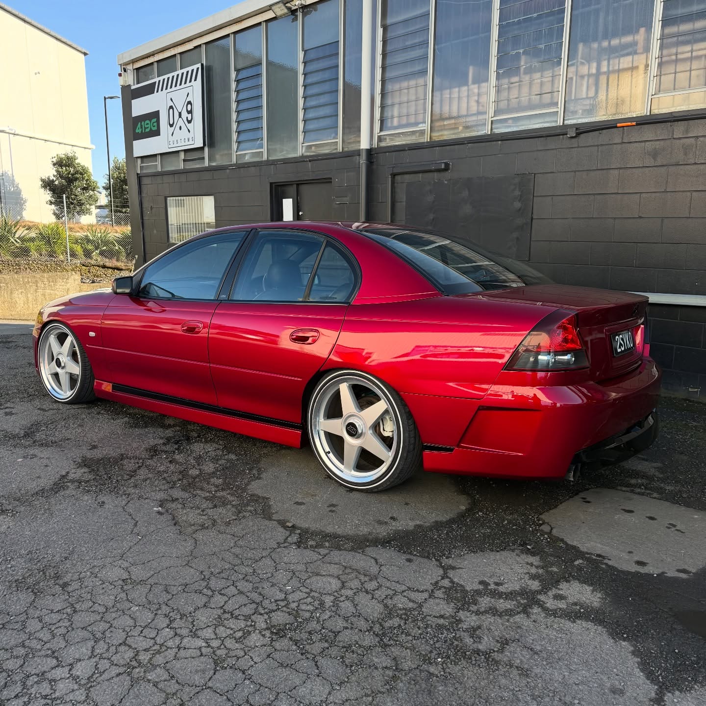 Out with the old, in with the new. Sourced genuine HSV Clubsport Bumpers and Side Skirts so no more fibreglass bars🤮. Topped off with Candy Red Paint, now looking 🔥 and ready to rip skids.
#holden #holdenss #holdencommodore