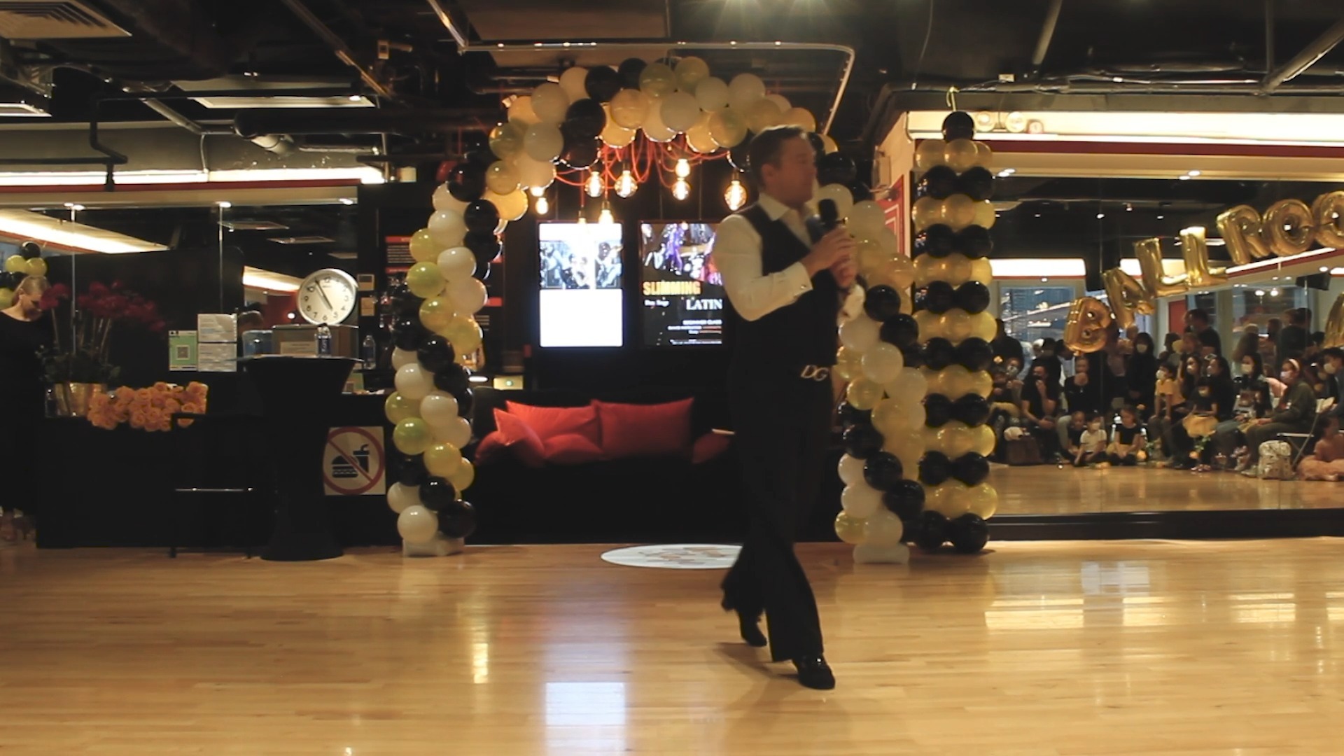 ✨ Just 3 weeks until our 5th Annual BallroomBees Ball! ✨
Throwing it back to our teachers’ iconic performance from the very first Ball in 2021. The countdown begins! 🐝💛
#ballroombees #ballroombeesball #bbb25 #throwback #bbthrowback