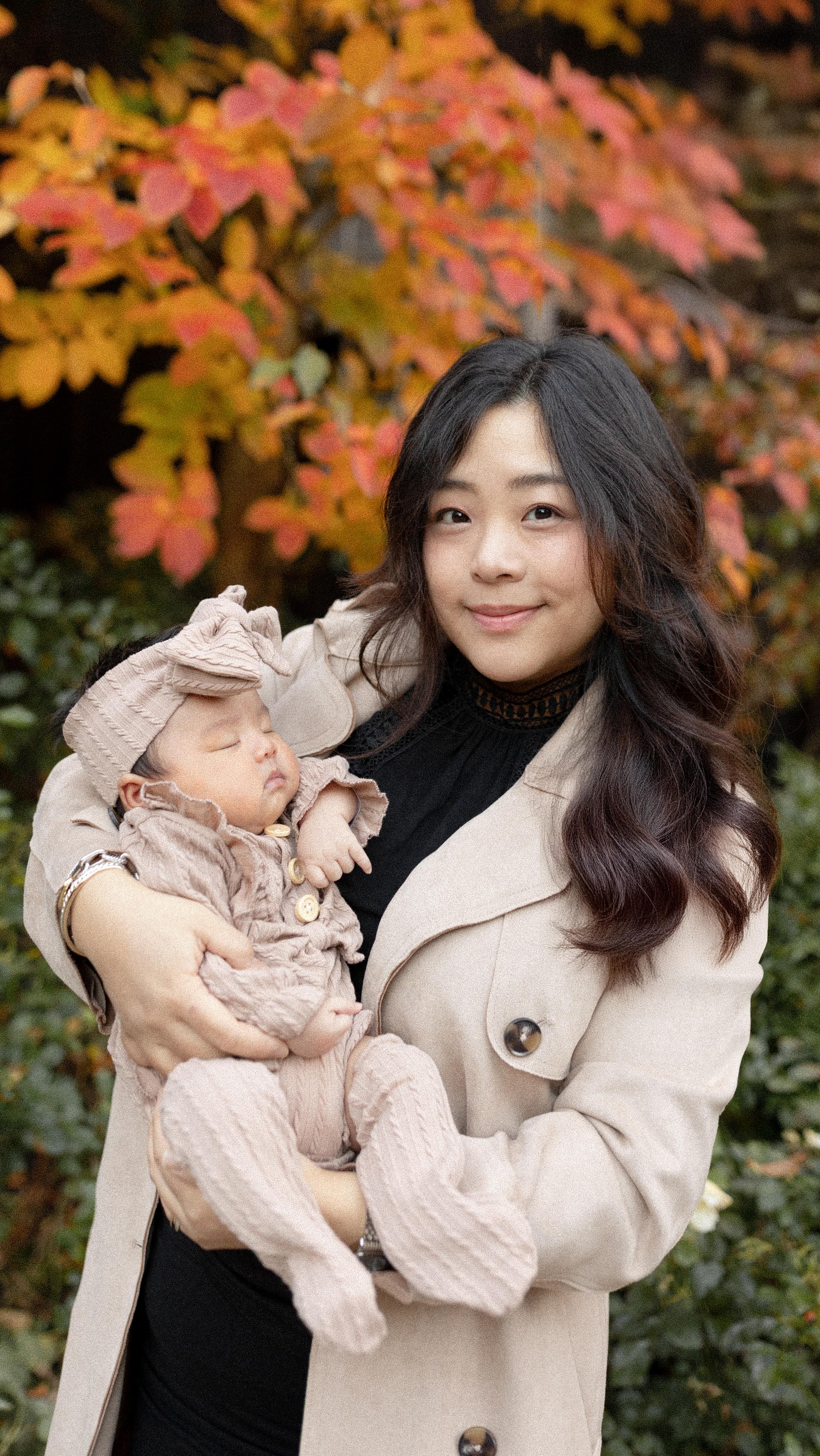 That’s partially true. I had to unsuction the baby from my chest, plop her onto daddy, pump, and then drive into work to start work intermittently. I may or may not have had a meltdown the night before….The first day back, everything’s on fire with 1500+ emails, meetings, etc. I missed my girl and had guilt being away…but a small part of me felt kind of free without a stroller and a baby in tow and that gave me more guilt. Is this what motherhood is about?
#bellevue #bellevuedowntown #bellevueengagement #bellevuewedding #bellevueweddingphotographer #bellevueengagementphotographer #bellevuephotographer #seattle #seattleengagement #seattlewedding #seattlebride #seattledowntown #bellevuepark #seattlefamilyphotographer #bellevuefamilyphotographer #bellevuelifestyle #bellevuelifestylemagazine #bestlifeever #bellevuesquare #bravern #bestofseattle #시에틀 #시에틀사진작가 #지작가 #박작가 #西雅图摄影师 #西雅图 #西雅图婚礼 #西雅图订婚