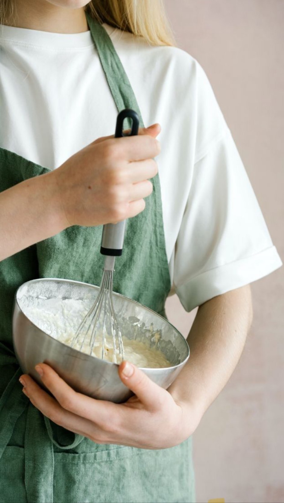👩🍳🧑🍳Take your cheese bread from the freezer to the fridge the day before so it fully thaws.
Then place it on a pan for a few minutes until golden.
Top it with serrano ham, rocket, chili flakes, and a drizzle of honey.
Perfect as an appetizer or a snack.
Ingredients:
• Cheese bread balls NATAL 57
• Serrano ham
• Rocket
• Chili flakes
• Honey
✨enjoy
#recipeglutenfree #natal57