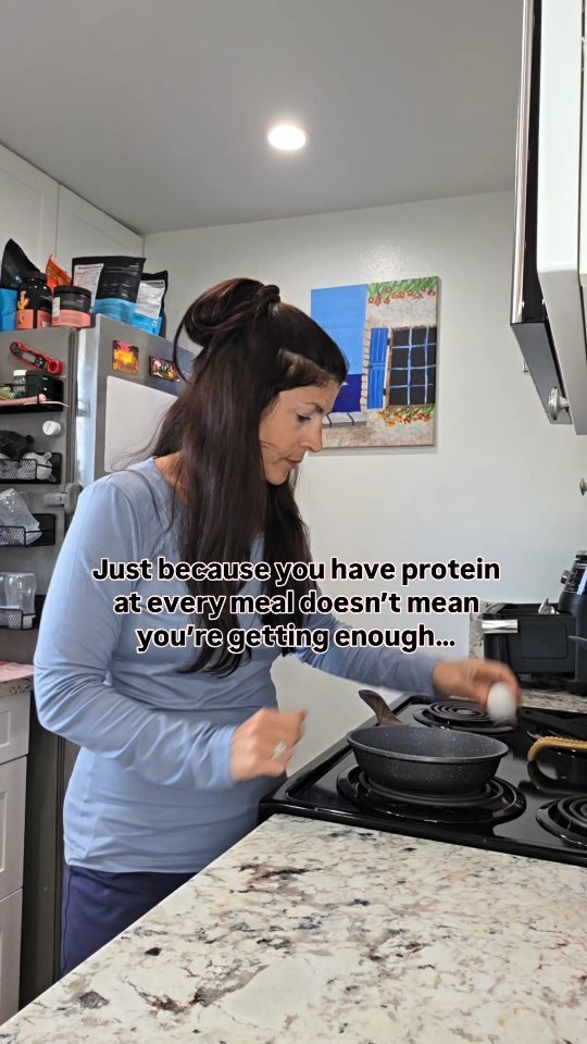 I see it all the time…
An egg or two for breakfast.
A yogurt cup for lunch.
3 slices of turkey in a sandwich for dinner.
And when you add it up, that’s maybe 30-35 grams of protein for the entire day.
Most women over 35 need that much protein per meal in order to feel full & maintain muscle to support metabolism which supports fat loss.
That’s why by mid-afternoon you’re starving & raiding the office break room for all the snacks leading you to believe you just don’t have enough discipline & will never lose the weight.
When clients first start working with me and we look at their current nutrition, this is exactly what I see: some protein in the day, but never nearly enough what they actually need.
If you’’ve been struggling with staying full, controlling cravings, or losing fat. It’s not a willpower problem.
It’s a not-enough-protein problem.
Comment ‘PROTEIN’ for a free nutrition audit and I’ll show you exactly how much you should be eating to hit your goals.
#fatlossover35 #fitover35 #proteintipsandtricks #sustainablefatloss #nutritioncoachforwomen