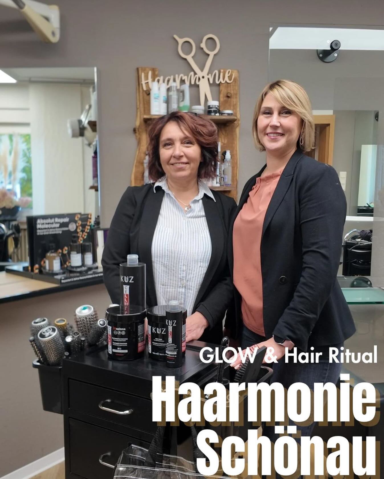 So schön😍
In dem wunderschönen Salon Haarmonie in Wenden-Schönau verwöhnen euch Sladana und Galina mit purem Herzblut, echtem Können und jeder Menge Leidenschaft!
Lasst euch unbedingt von den beiden beraten @haarmonie_muehlbach und bucht euch ab sofort eines von den GLOW & REPAIR RITUALS für sofortigen Glanz und echte Wow-Momente. ✨💛
So beautiful 😍
At the wonderful haarmonie salon in Wenden - Schönau, Sladana and Galina pamper you with pure dedication, real skill, and a whole lot of passion!
Make sure to get a personal consultation from them @haarmonie_muehlbach and book one of the GLOW & REPAIR RITUALS - for instant shine and real wow moments. ✨💛
#haircare #hairtransformation #hairgoals #healthyhairtips
#glowandrepairritual #shinyhair
#salonlove #hairsalon #hairexpert #friseursalon
#friseurdeutschland #kuzdiprimavera #kuztoyourhair💋