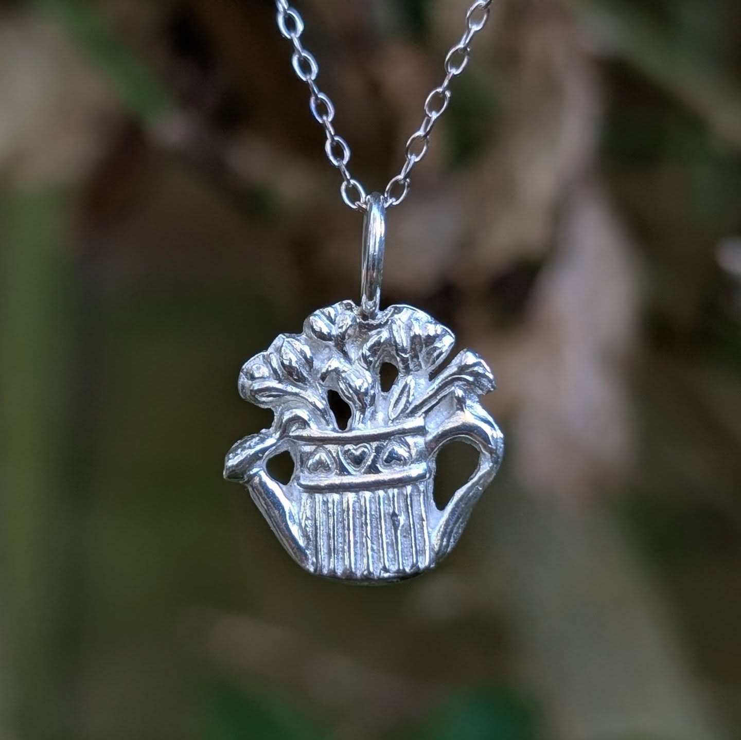Wow what a chilly week it's been! ❄️
Definitely had a few moments today sitting in my jewellery studio shivering by my electric heater longing for some warmer Spring and Summer days. ☀️ This adorable little necklace gives me all the summer feels, a little sprouting bunch of flowers sitting happily in a watering can. 😍
Only 1 available 💐
#handmadejewellery #longingforsummer #jewellery finesilver metalclay silverclay smallbusiness