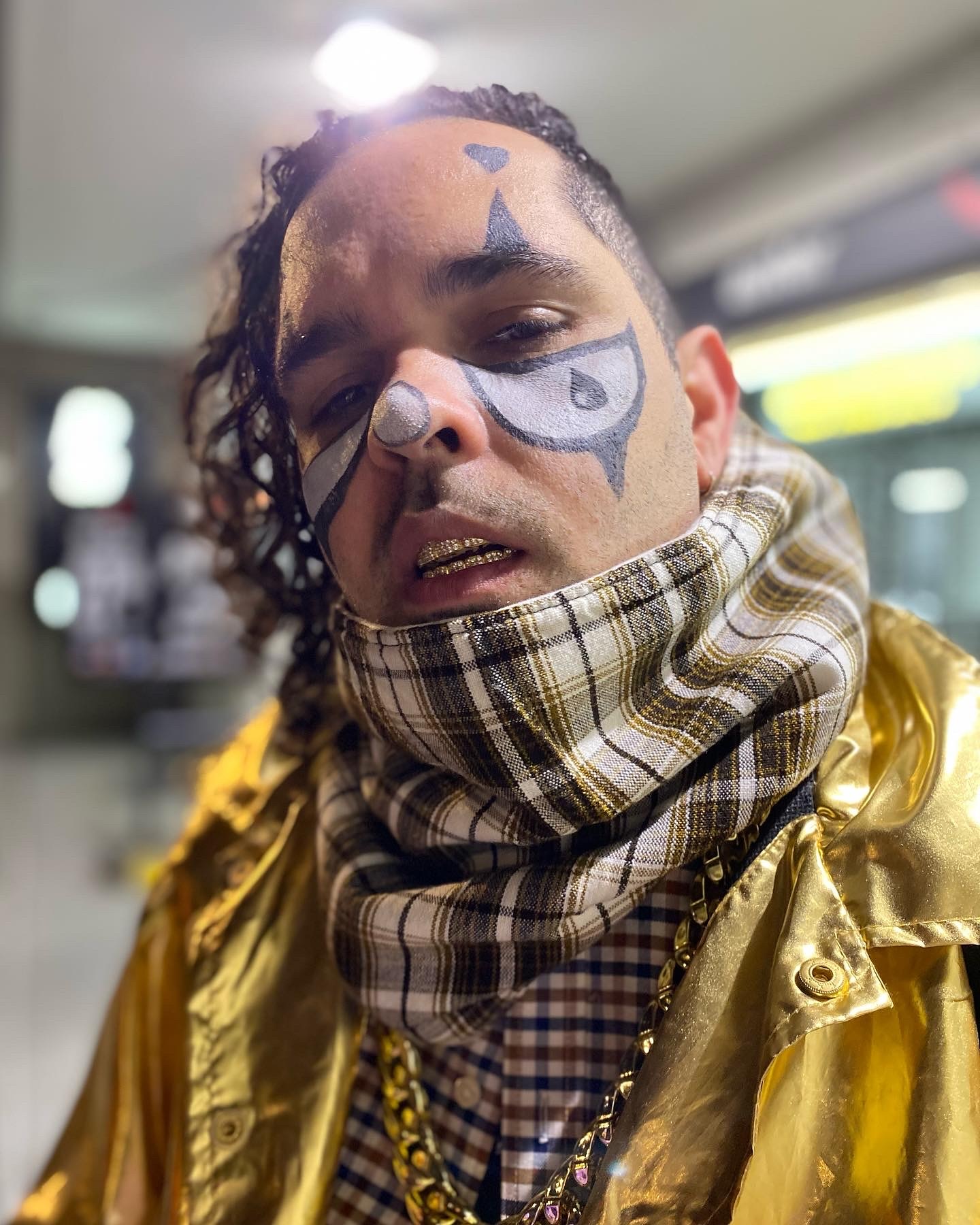 Baby sube la music 🎶
De Santurce a Monterrey a Nuevayol!
De La isla🇵🇷hasta Los cerros 🇲🇽 hasta la gran manzana!🗽 El Bambu y La Nugu en la casa!
Dejate llevar carnal 💎🥥
Estas fotos son de conceptos para el siguiente 🎬 ShortFilm de @diana_nugu_ #cholaclown 🎥
Fotos son sin AI 🤖 Solo mucho stilo…
Pendiente mi gente!
#cholaclownfilm #bebebambu #shortfilms #clown #clowns #clowncore #clownmakeup #clownart #monterrey #newyorkcity