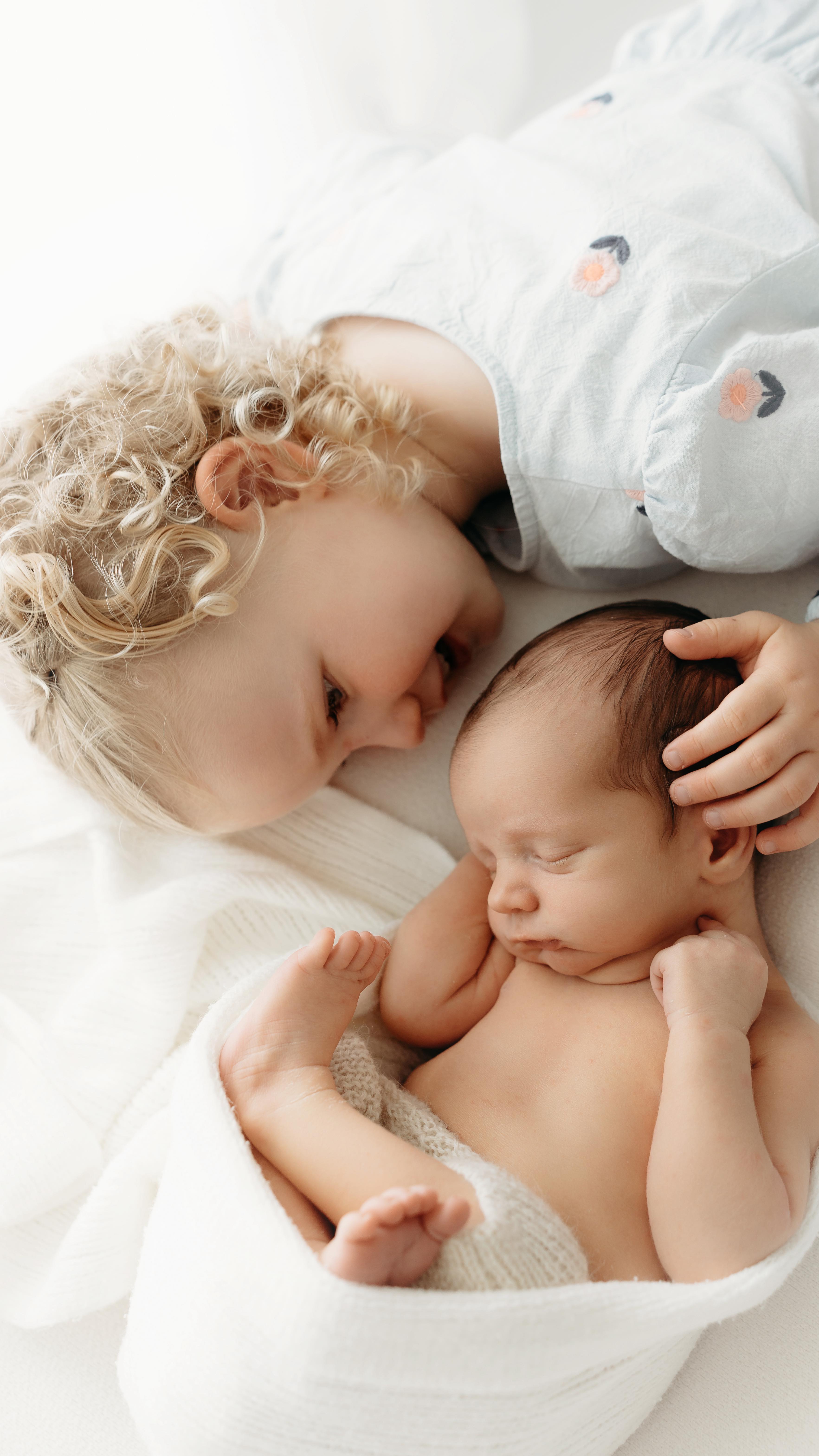 Goodnesssss. I sat there recording this as she was singing to him. I had to hold back alllll my Mumma emotions before it reminded me of my little girl when she got her baby brother because then I’d be a blubbering mess. The sweetest moment ever 🤍
-
#photography
#brisbanefamilyphotographer
#brisbanenewbornphotographer
#brisbanematernityphotographer
#newbornphotography
#newbornphotographerbrisbane