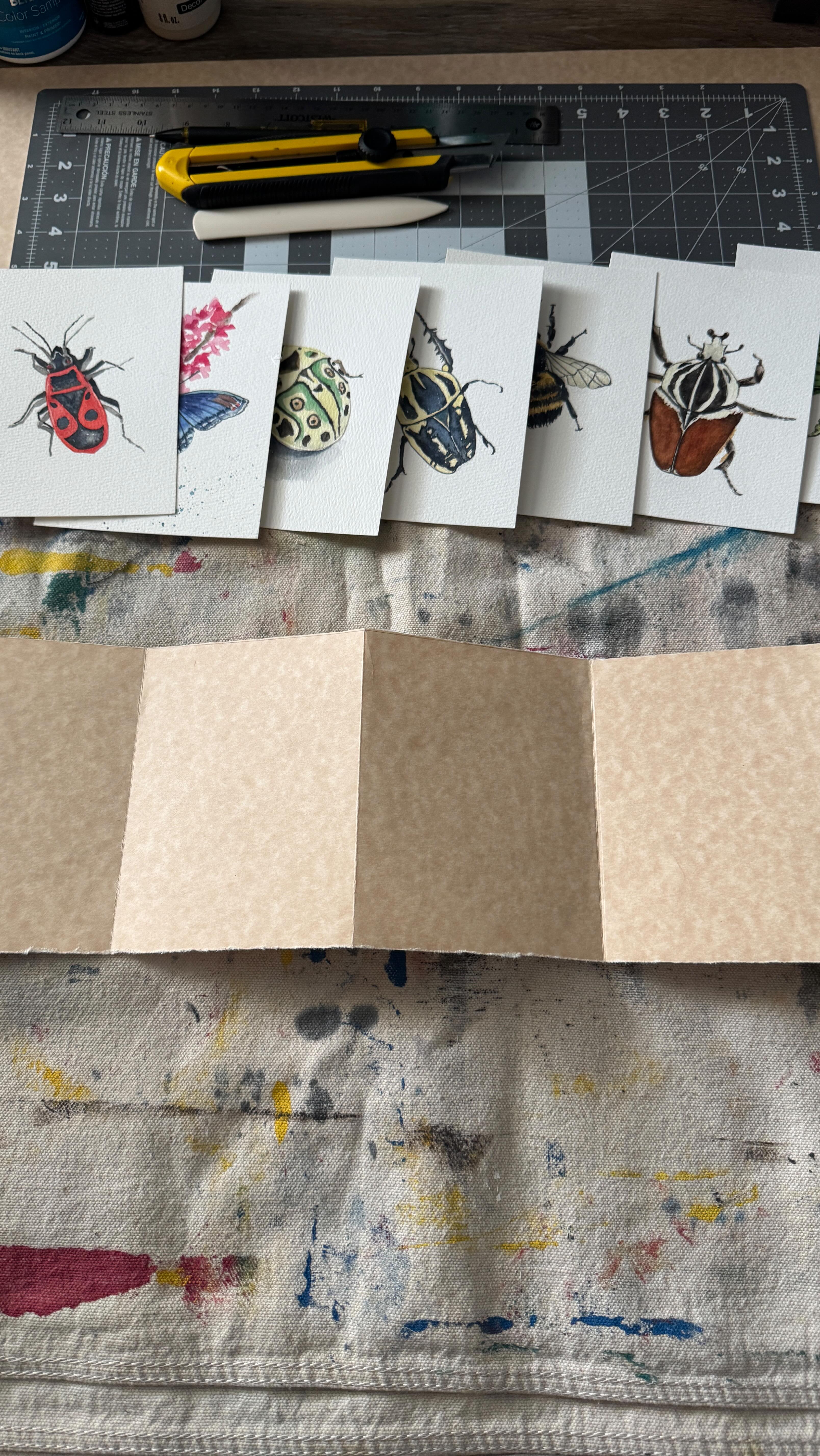 As my Bug project is coming to an end I was looking for a way to hold my collection. An accordion journal is fun to make and a cool way to collage them in!
I made woodcovers for my journal 😍
#accordionjournal #journals #bugproject #watercolorclass #watercolorpainting