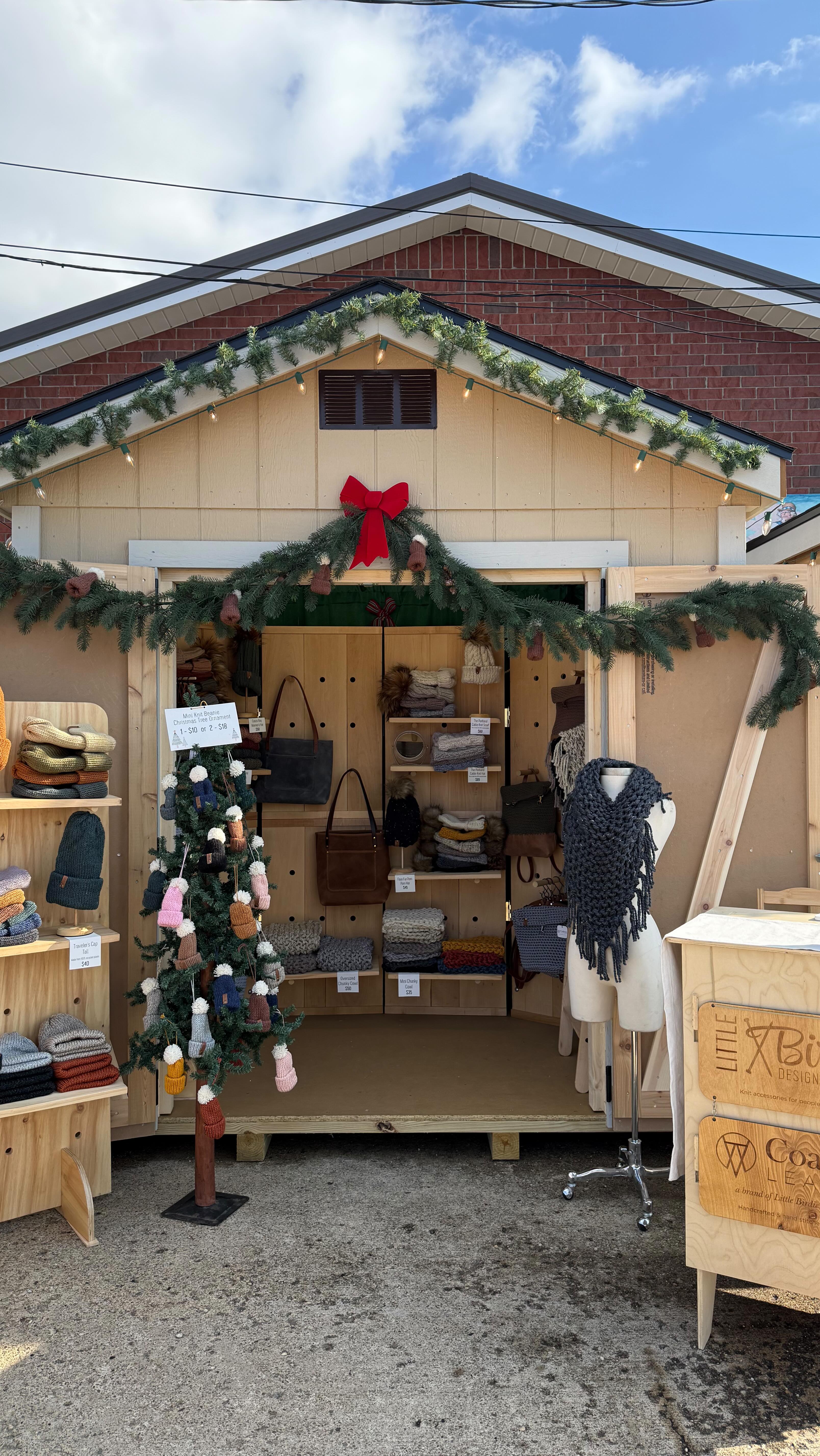 ✨THANK YOU✨ to all who joined us for this year’s @twincityfarmersmarket Christkindlmarket in Dennison!
It was a wonderful day filled with holiday magic.
I wasn’t able to get any photos during the event but here are a few clips before and after.
Thank you to the staff and volunteers of @twincityfarmersmarket for creating such a special event ❤️
#knittersofinstagram #ohiomade #knitwear #knitbeanie #holidaymarket #holidays #marketseason #shopsmall #thankyou #grateful