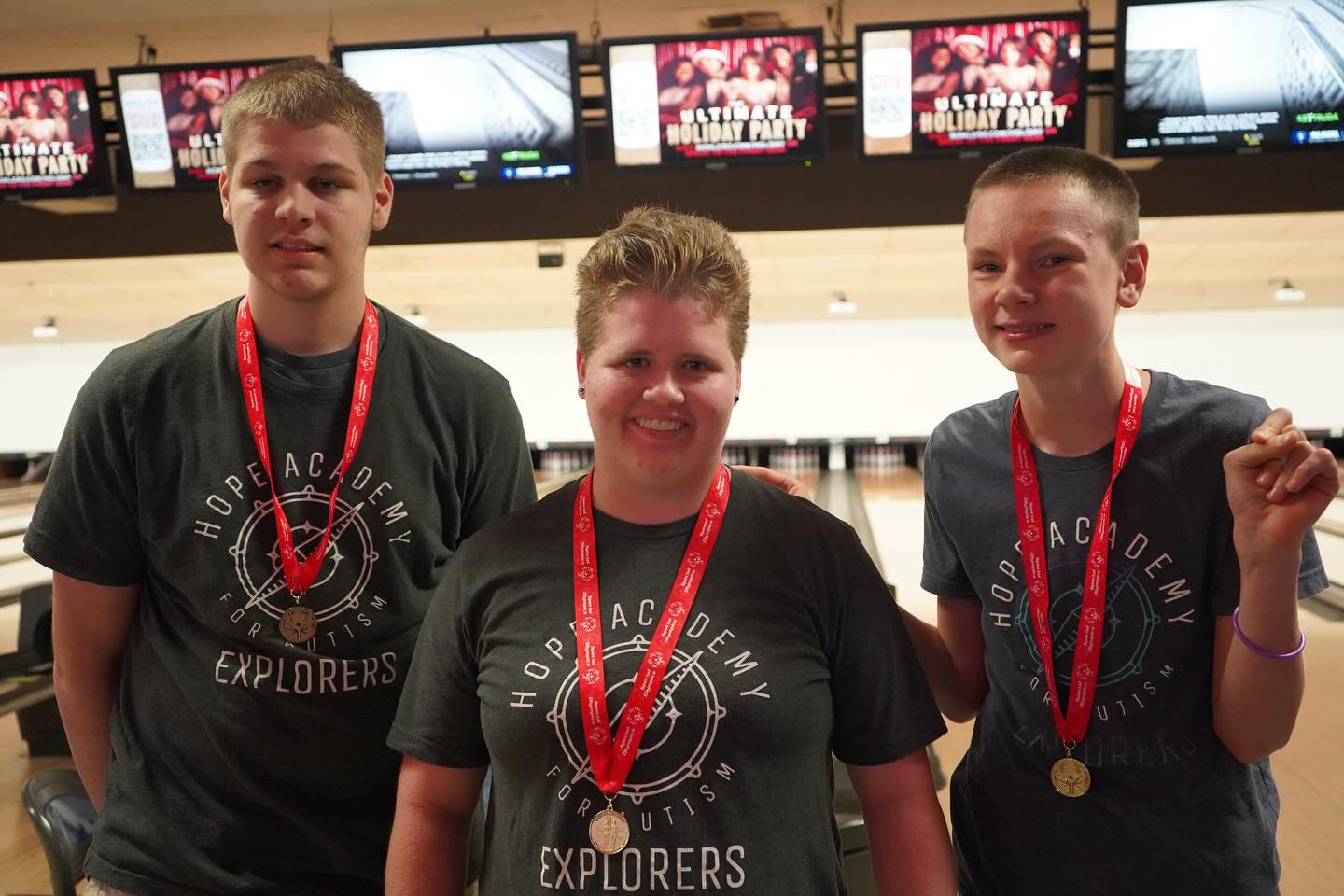Our student-athletes brought home 1st, 2nd, and 3rd place in the 2025 Special Olympics bowling elementary division! 🥇🥈🥉
We are so proud of their hard work all season long! Thank you to our amazing families for showing up, cheering loud, and supporting not only their athletes but our whole school community 💙🎳
________________________________________
#specialolympics2025 #specialolympicsaz #soaz #fallvibes #fall2025 #autismcommunity #hopeacademy4autism #autismacceptance #autismparents #autismschool #escueladeautismo #autismo #sped #spedclassroom #autismfamily #autismteacher #autismeducation #mesaaz #chandleraz #scottsdale #apachejunction #gilbertaz #phoenixaz #tempeaz #santanvalleyaz #chandleraz #laveenaz #maricopaaz #athletes #proudfamily