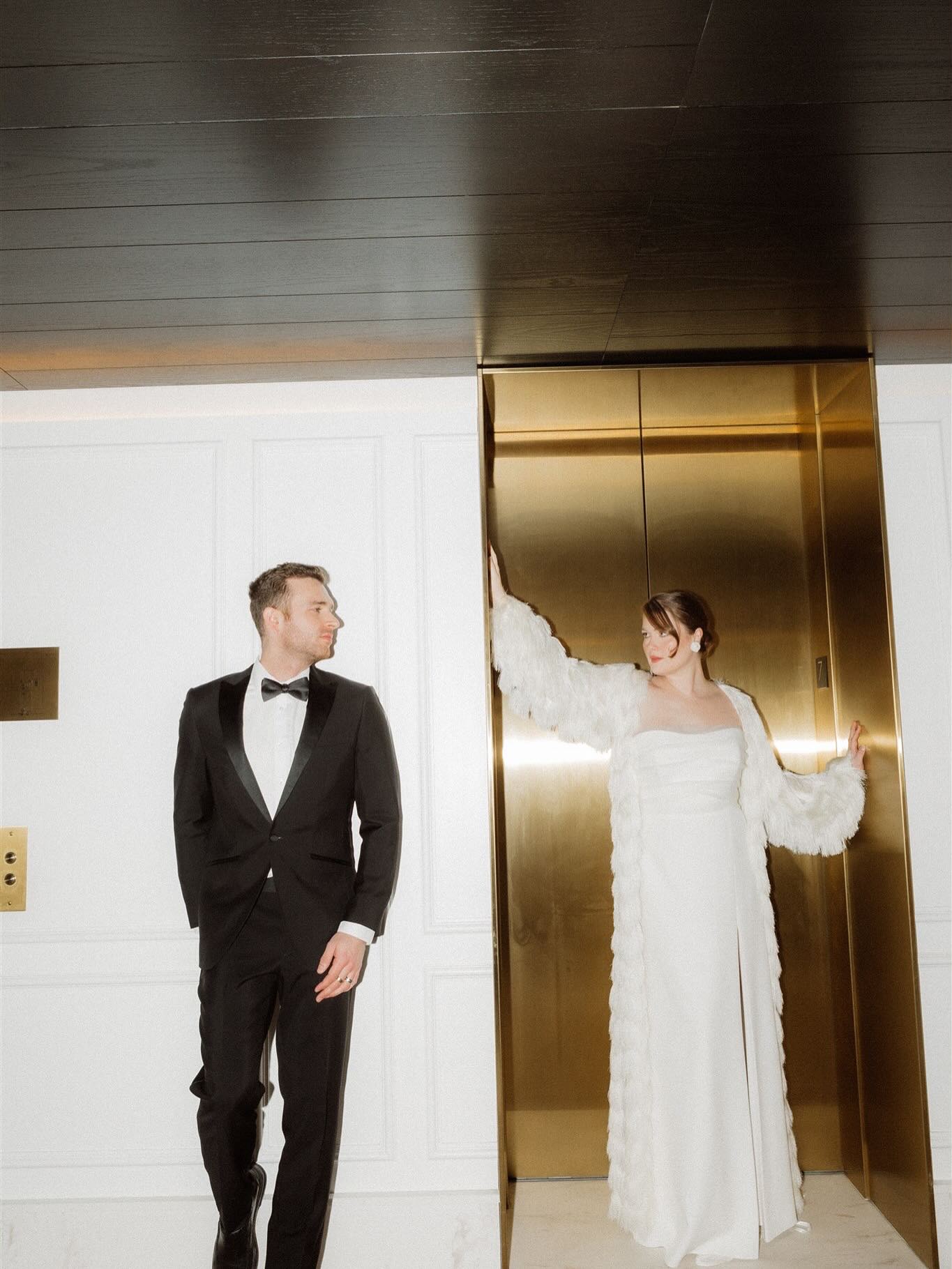 Choose the preparation venue that matches the style of couple photos you want 🤍
Planification et design : @erikaco.events
Photographe : @myriammenardphoto
Vidéaste : @karafilms
Lieu préparation : @fsmontreal
Traiteur : @hbevenement
Fleurs : @oxide_design_floral
Location : @celebrationsgroup
Robe de mariée : @dreamityourselfmontreal
Bijoux : @yasminerosedesigner
Costume : @montreal_blandindelloye
Maquillage : @makeuparie
Coiffure : @atelierlavande
Papeterie : @whitewillowpaperco
Tenues des invités : @maisonlprn
Mannequins : @emamodels @mel.roy & @vincenttremblay