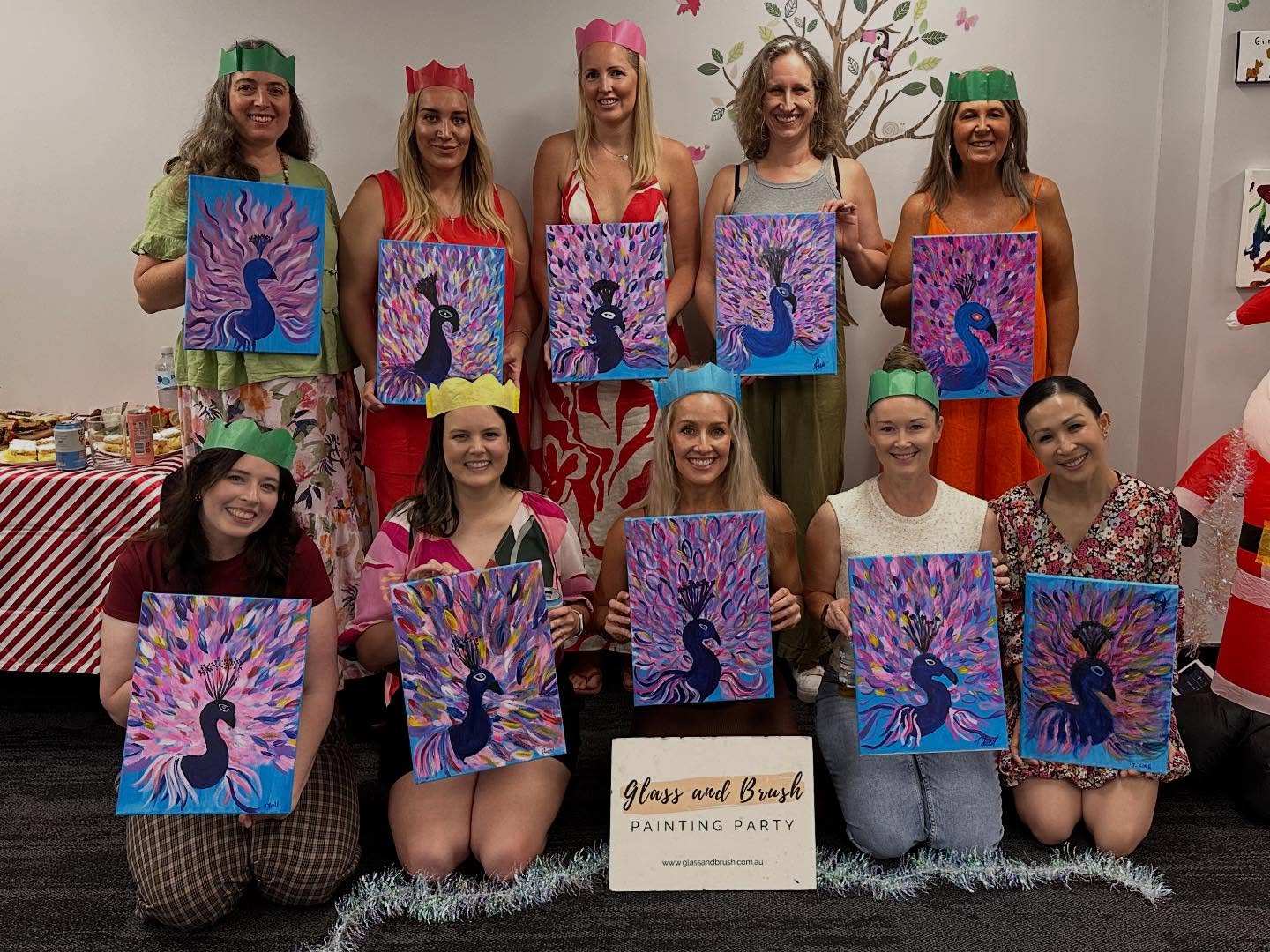 ✨ Blessed with the BEST! 🦚 Summit Mums! 🥂
A great afternoon in clinic with a paint and sip to celebrate another fantastic year! I’m always so thankful to be surrounded by such strong and caring women! And am so grateful that I am apart of their kids team!! ❤️🥂🎅🏼
🎨 @glassandbrush