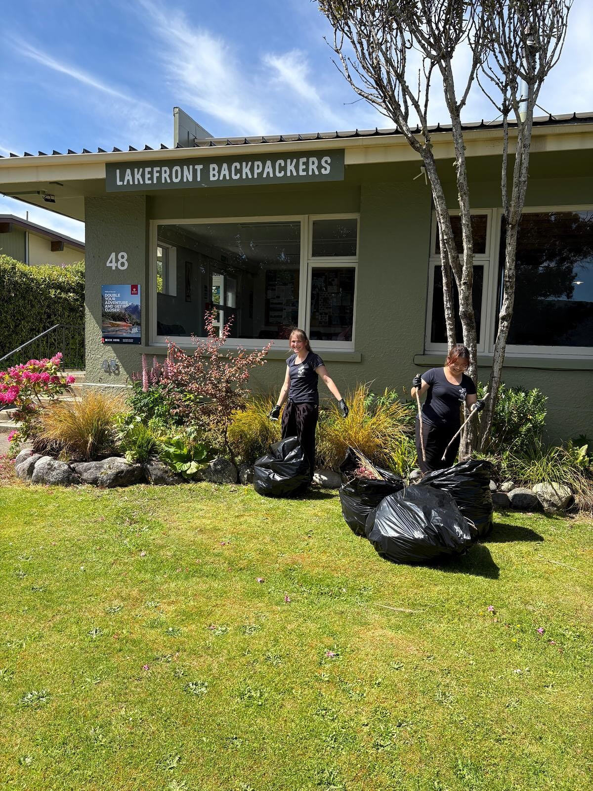 Summer is here! Our staff are busy bees getting the backpackers garden back into tiptop shape โ๏ธ#teanau #teanaulakefrontbackpackers #newzealandtrip #nzsummer