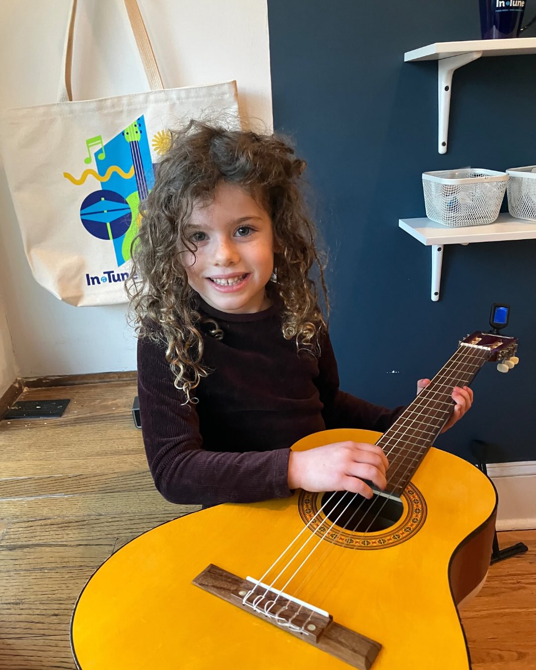 Thursdays are all about musical fun at the school with lots of great classes and lessons happening! Guitar, flute and piano lessons alongside our Music Moves for Piano and Play Loog classes. Best of all our lobby was buzzing and students were taking part in The Gratitude Graffiti Project! #musicschools #maplewoodnj #southorangevillagenj #soma #mapso #thegratitudegraffitiproject