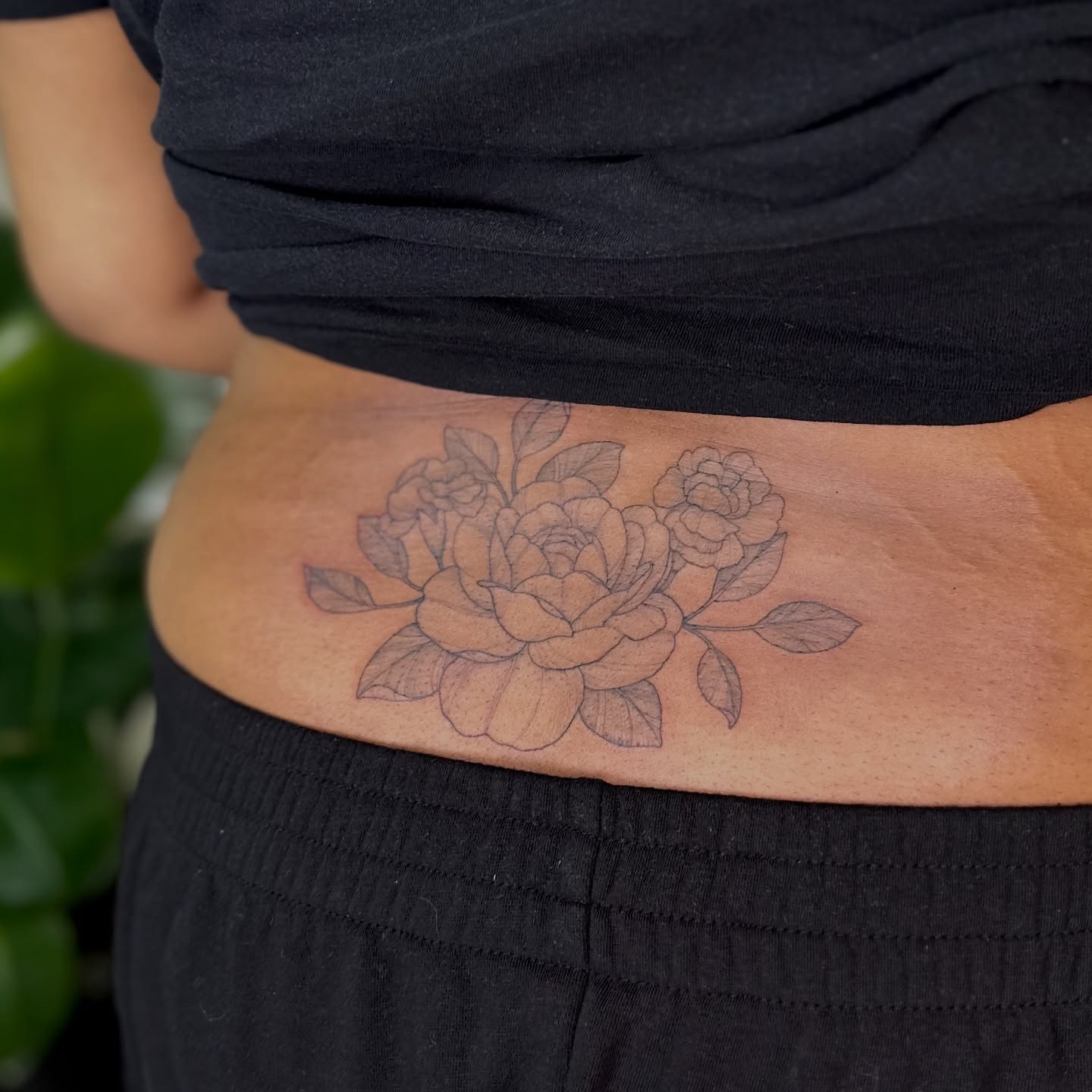 Love a floral tattoo & love a lower back tattoo
….
#tattoo #tattoos #finelinestattoo finelinetattooartist darkskintattoos