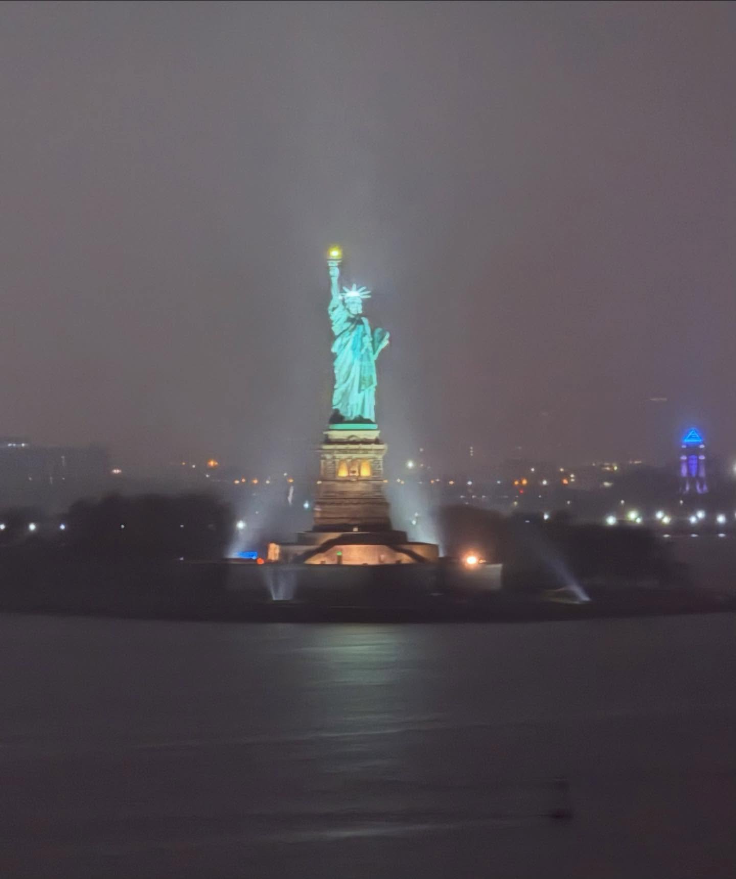 This morning we arrived in NYC! We got up early and were able to see the Statue of Liberty along with the Manhattan skyline from the ship. It was cold and rainy, but getting up early definitely paid off.
#manhattan #manhattancruiseterminal #statueofliberty #nyc #cruiselife #cruiseship #ncl #nclbreakaway