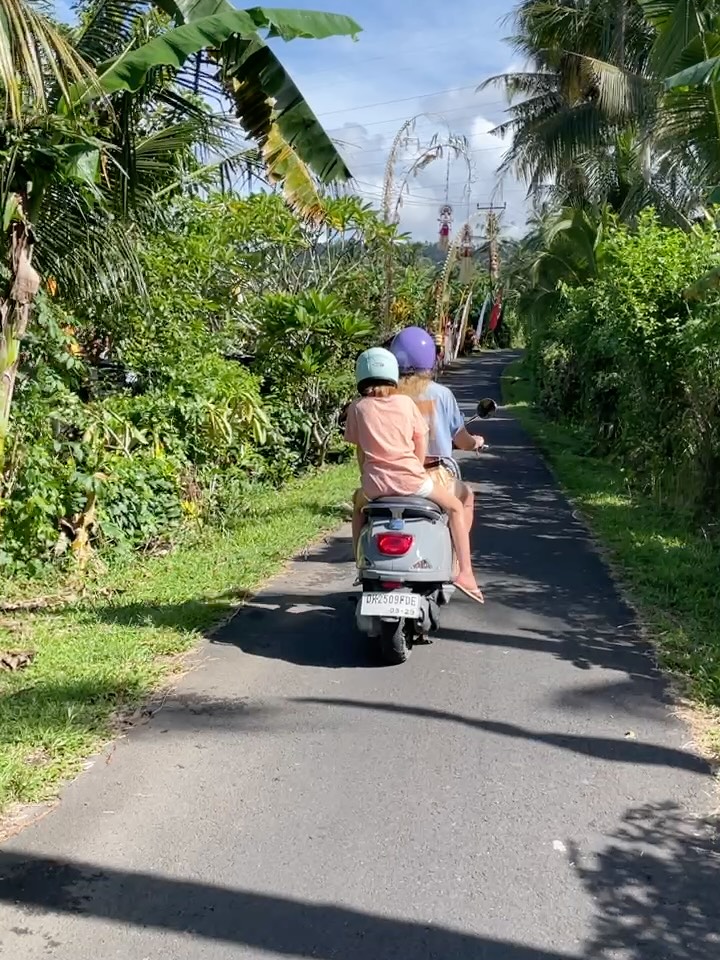 Selamat Hari Raya Galungan 🙏 and a perfect couple of days at Balian beach.
🌍 We took the opportunity of a mid-week 2 days holiday to jump on our bikes and head 1.5h up the coast to this wild black sand beach. We stayed in a great value Airbnb, a 200y old wooden house from Java - perfect tropical simplicity in design.
🌸 A bit about this most important of Balinese festivals…
🌺 Galungan is a celebration of good over evil and honouring those who have passed. They are looking at the balance in themselves and trying to find the ‘good’. I love that the Balinese remember their dead like they are truly still significant and part of the family, it’s a living remembrance. I think it’s a great reminder of the spirits of those we love and how they can continue being part of us.
🤍 This festival It marks the time when ancestral spirits of deceased relatives visit the Earth. The last day of the celebration is Kuningan, when they leave earth. The spirits of deceased relatives return to visit their former homes and the Balinese have a responsibility to be hospitable and welcoming to their past ancestors through prayers and offerings throughout their home.
🌴 The island is so beautilfly decorated for this - see the hanging ‘penjors’ - everyone gets together and celebrates.
🛵 we loved driving around looking at it all and seeing all the smiles and people dressed in white, offerings absolutely everywhere. Slowing down at this quiet beach was a reminder for us to value our loved ones here, at home and those passed 🙏