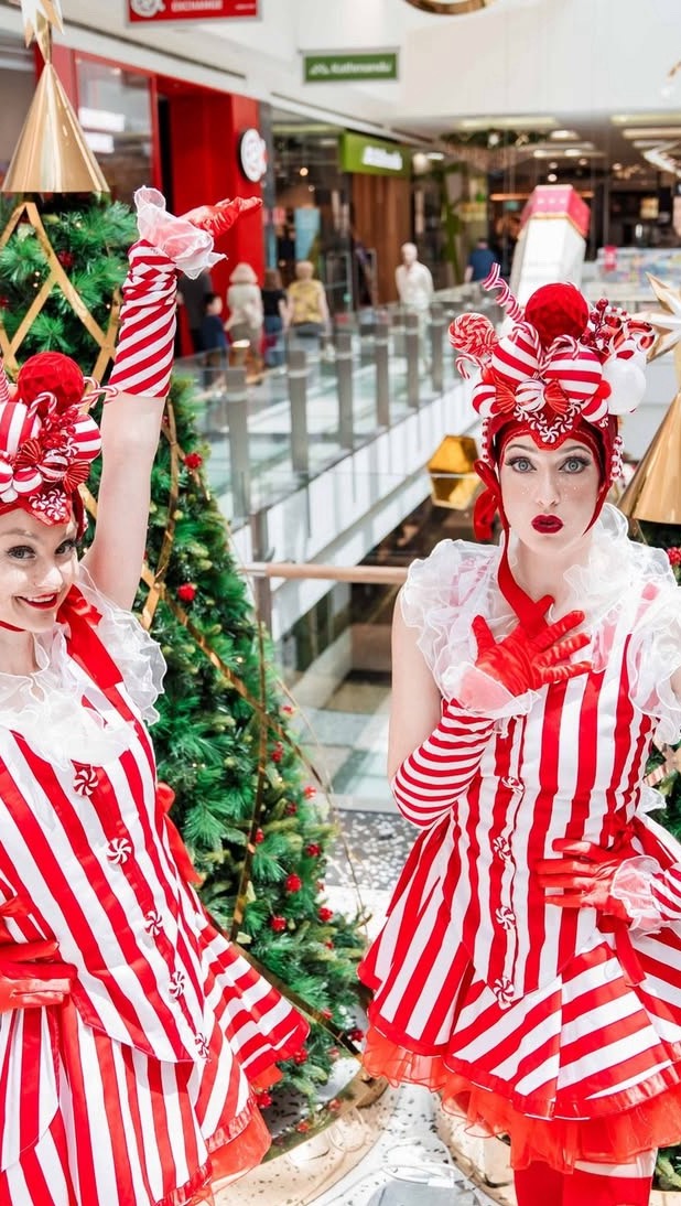 It’s starting to look a lot like Christmas… and we’re rolling in with sparkle and sass!
Our Candy Cane Roller Skaters are spreading cheer and turning heads one glide at a time.
#CandyCaneSkaters #DanceCircus #ChristmasEntertainment #RovingActs #RollerSkaters #FestiveVibes #HolidayCheer #EventEntertainment #ChristmasOnWheels #FestiveFun #RollingIntoChristmas #HolidayEntertainment #EventVibes. Thanks to @mark_edmonds_productions
