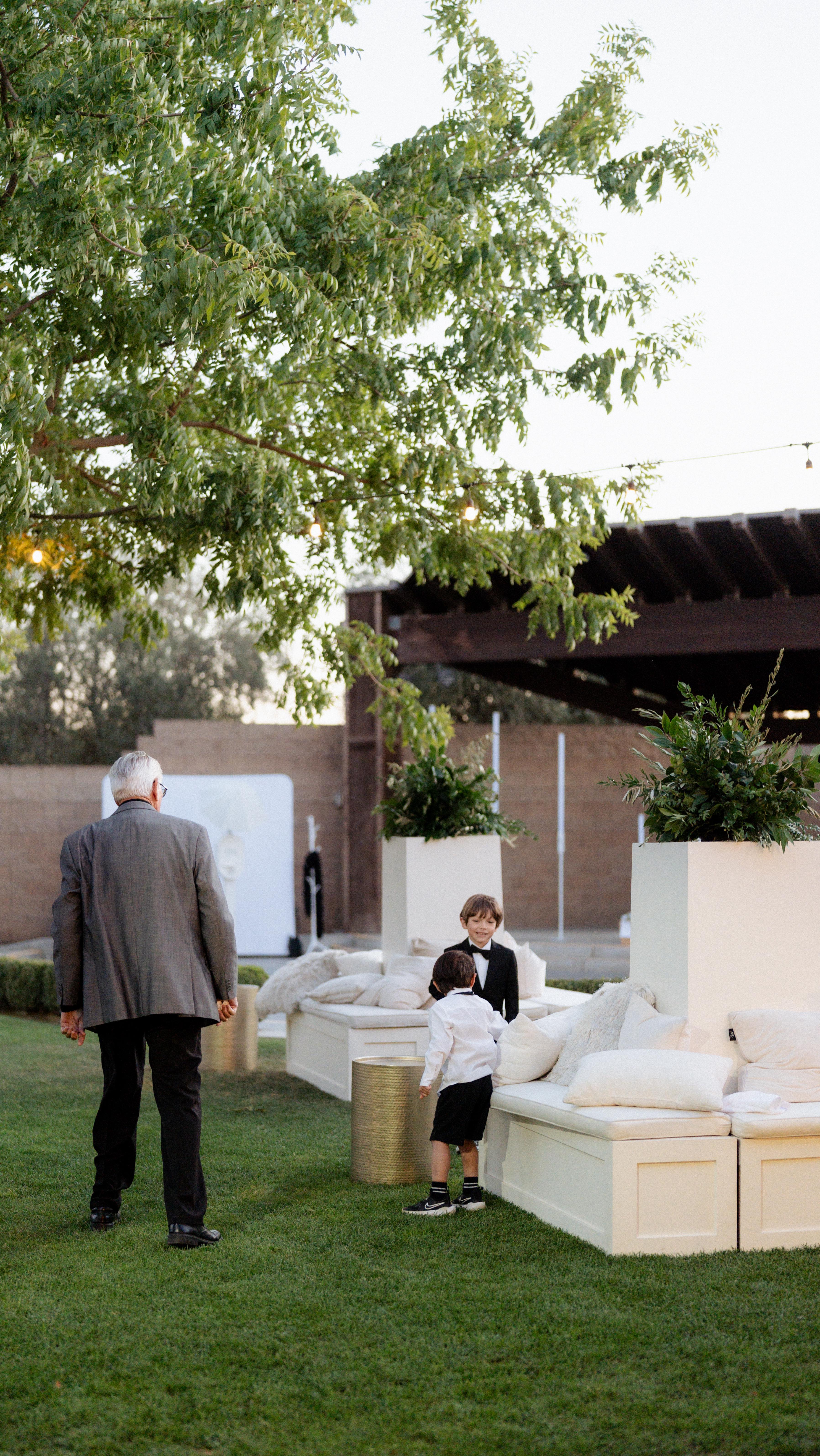 Carousel lighting has us feeling some type of way🔥
PICKS: Lighting • Acre Table • Acre Cocktail Table • Searcher Lounge • Netta Bar • Etagere Shelves • Dormer Sofa + Chairs