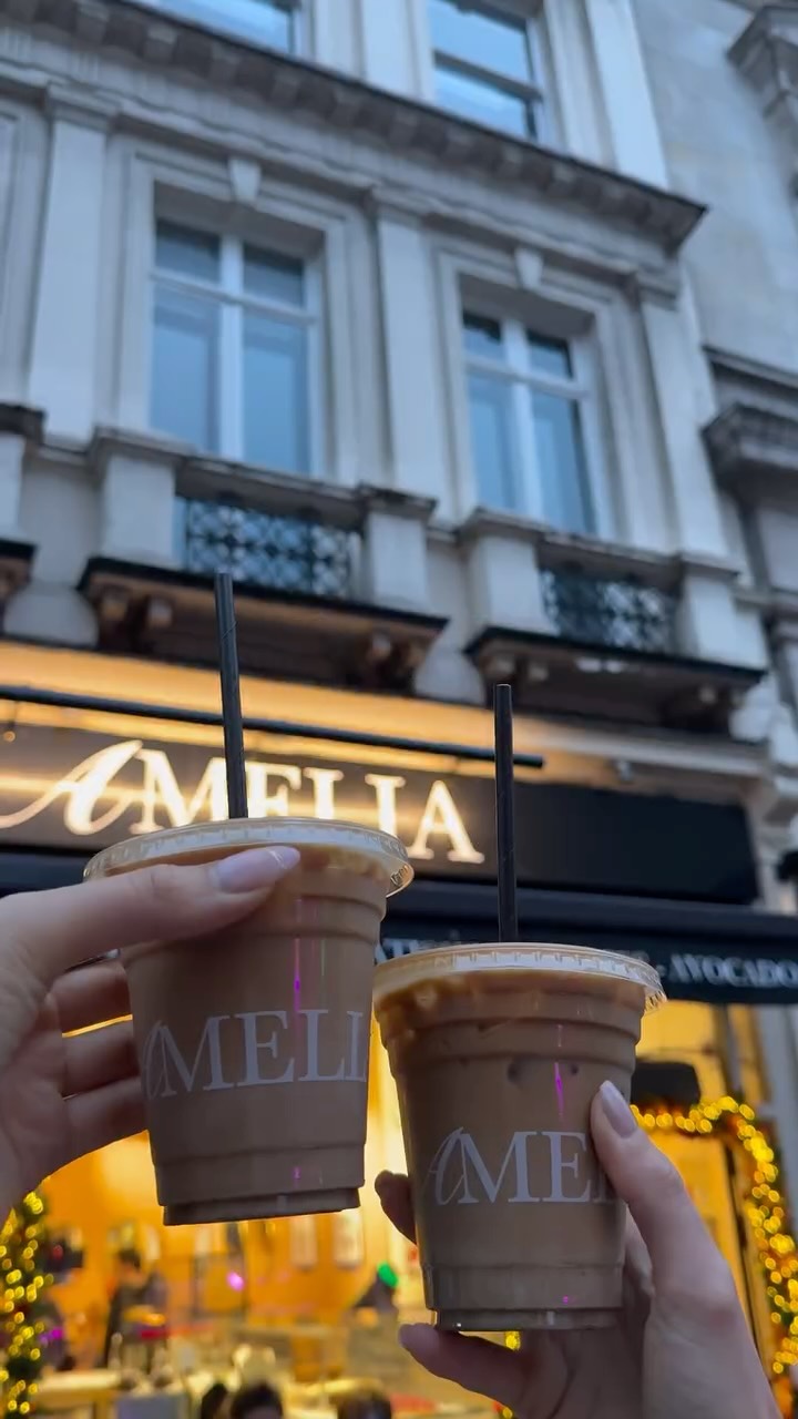Ice dirty chai latte, the tastiest chai from @chaibymira 🤎✨
#christmas #newyearscoventgarden #peamilk
#hotchocolate #chocolatelover #coventgarden #nealsyard #sevendials #london #bagels #bestbagels #patisserie #instagood #instafood #chai #chailovers #londoncoffeeshops #coffeeshop