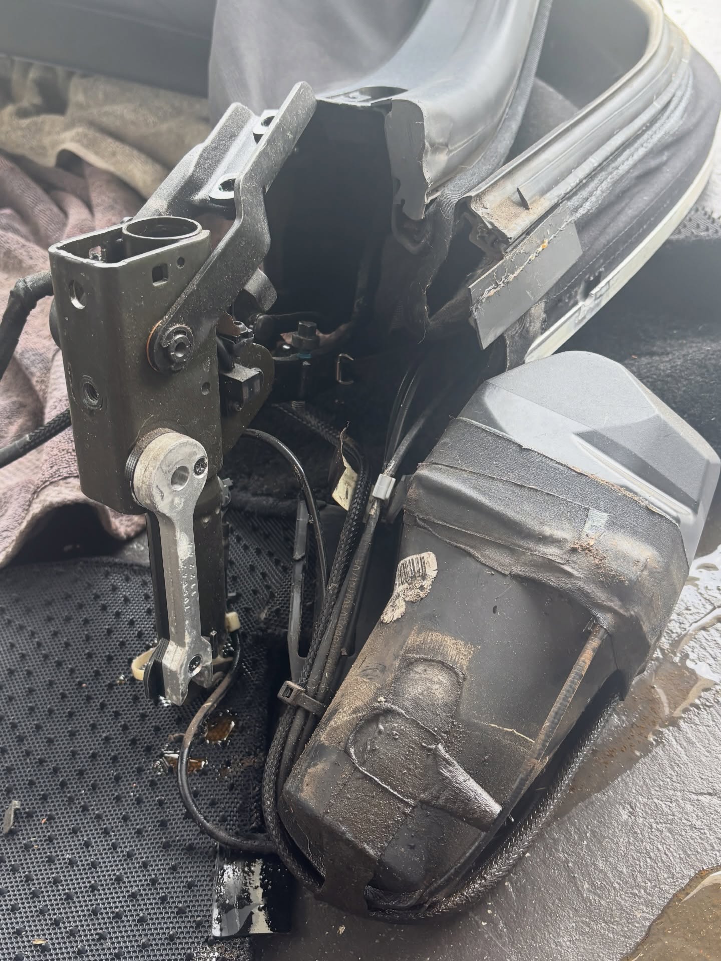 Bmw Z4 soft top convertible in for a heart (hydraulic pump & cylinders) transplant!