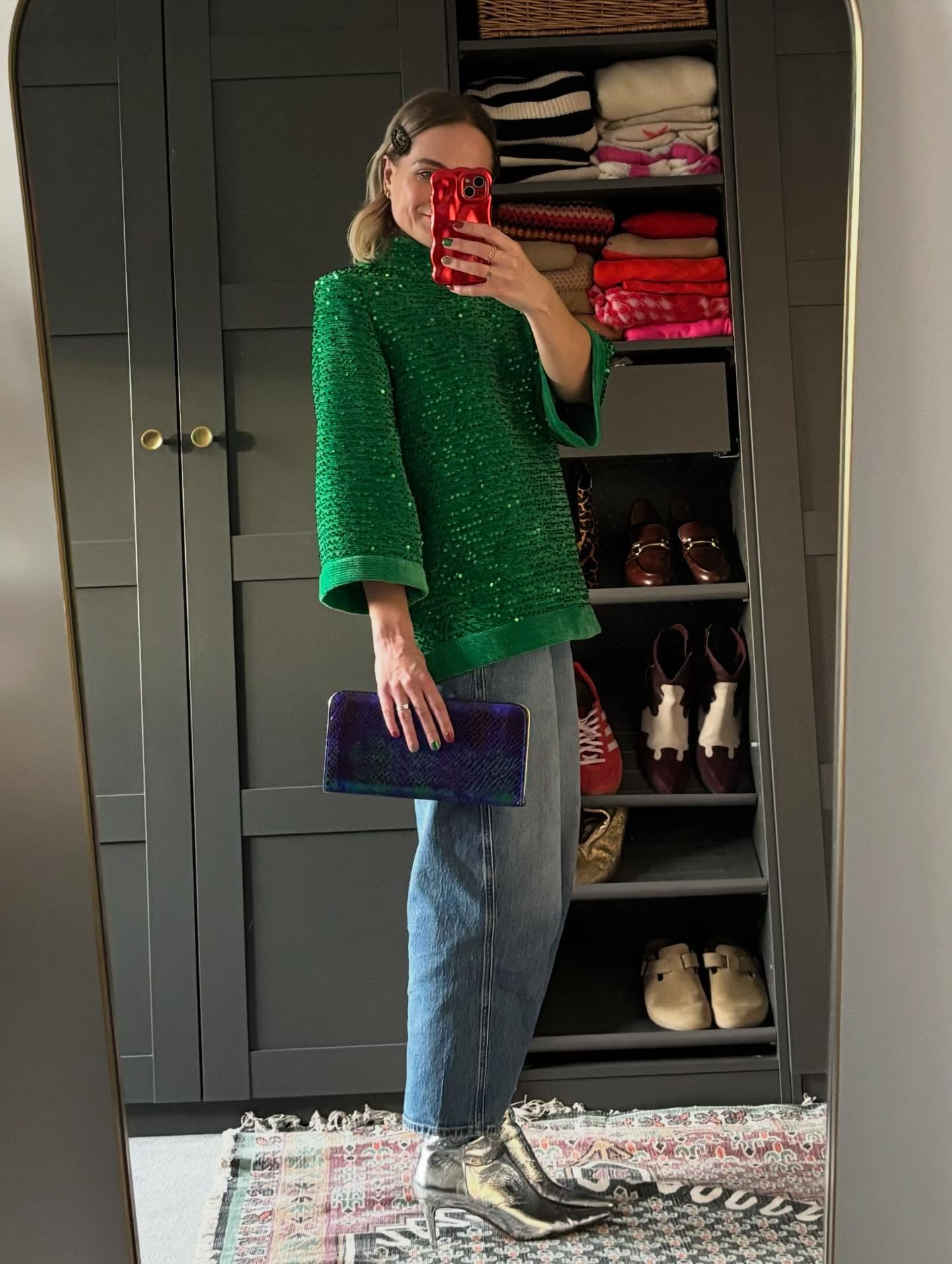 Anyone got their tree up yet? We did ours yesterday so Christmas has arrived in our house. We also went to see Wicked for Good which we loved and it got me thinking about this Elphaba inspired outfit I wore last December.
(I’m definitely more Elphaba than Glinda 💚🩷)
Sequin top: preloved Zara via @vinted
Style - personal style - personal stylist - women’s style - styling - style inspo - personal styling
#sequin #sequintops #personalstyle #christmas #christmastime #partyoutfit
