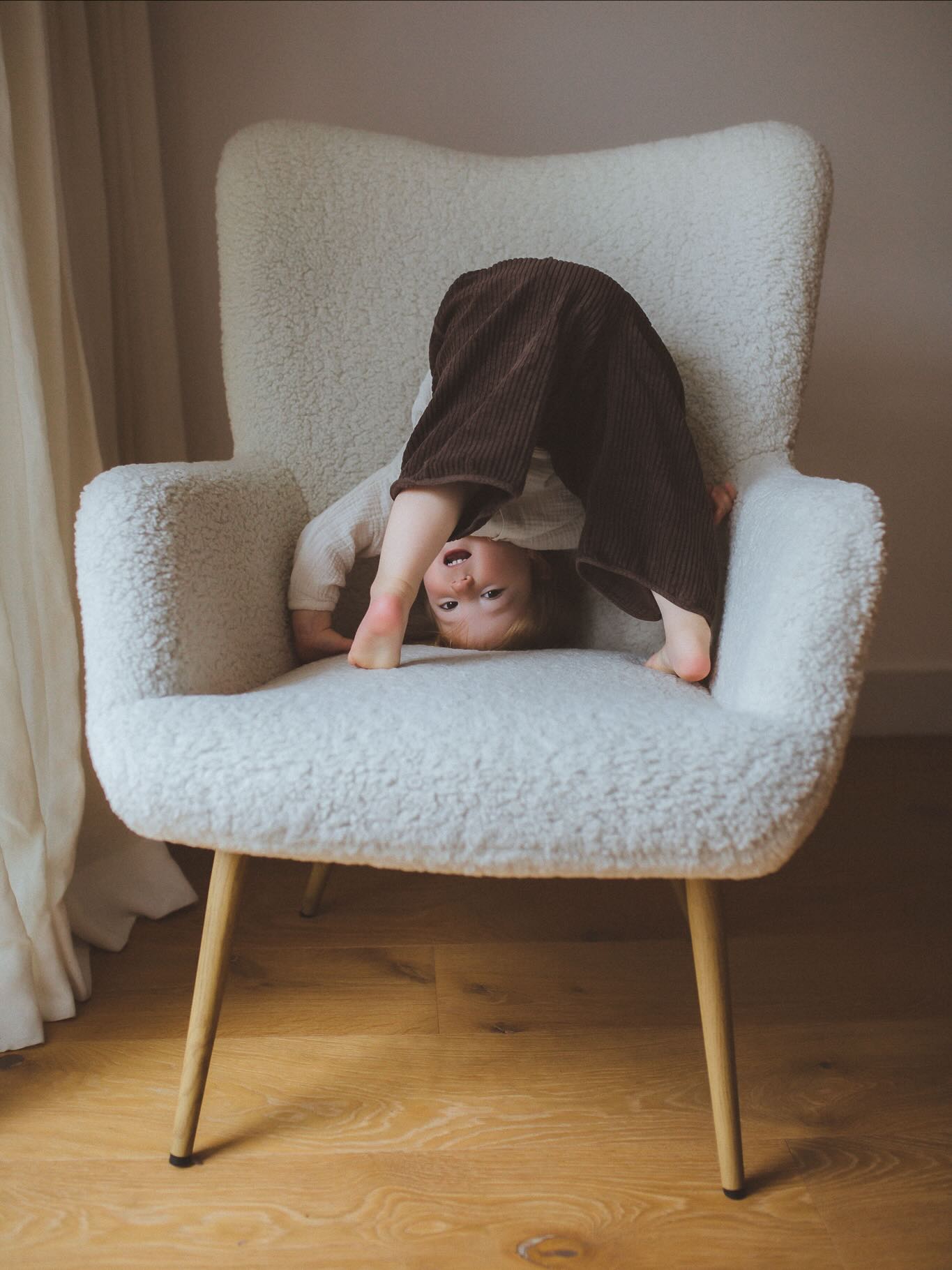 Nieuwe rollen zijn best spannend voor iedereen, en ineens is grote-zus-zijn ook best groot. Maar één blik op haar broertje en haar hele gezicht begint weer te glimmen. Welkom, lief broertje ♥️ Ik verheug me op zoveel moois samen met jou.
✎………………………………..
.
.
.
.
.
.
.
.
.
.
.
#voorschoten #leiden #gezin #samenzijn #helenaandsisters #photooftheday #fotoshoot #picoftheday #fotomoment #fotografie #gezinsfotografie #familiefotograaf #canon #liefde #canonnederland #fotografie #photography #canonfotografie #oegstgeest #leidenstad #wassenaar #newborn