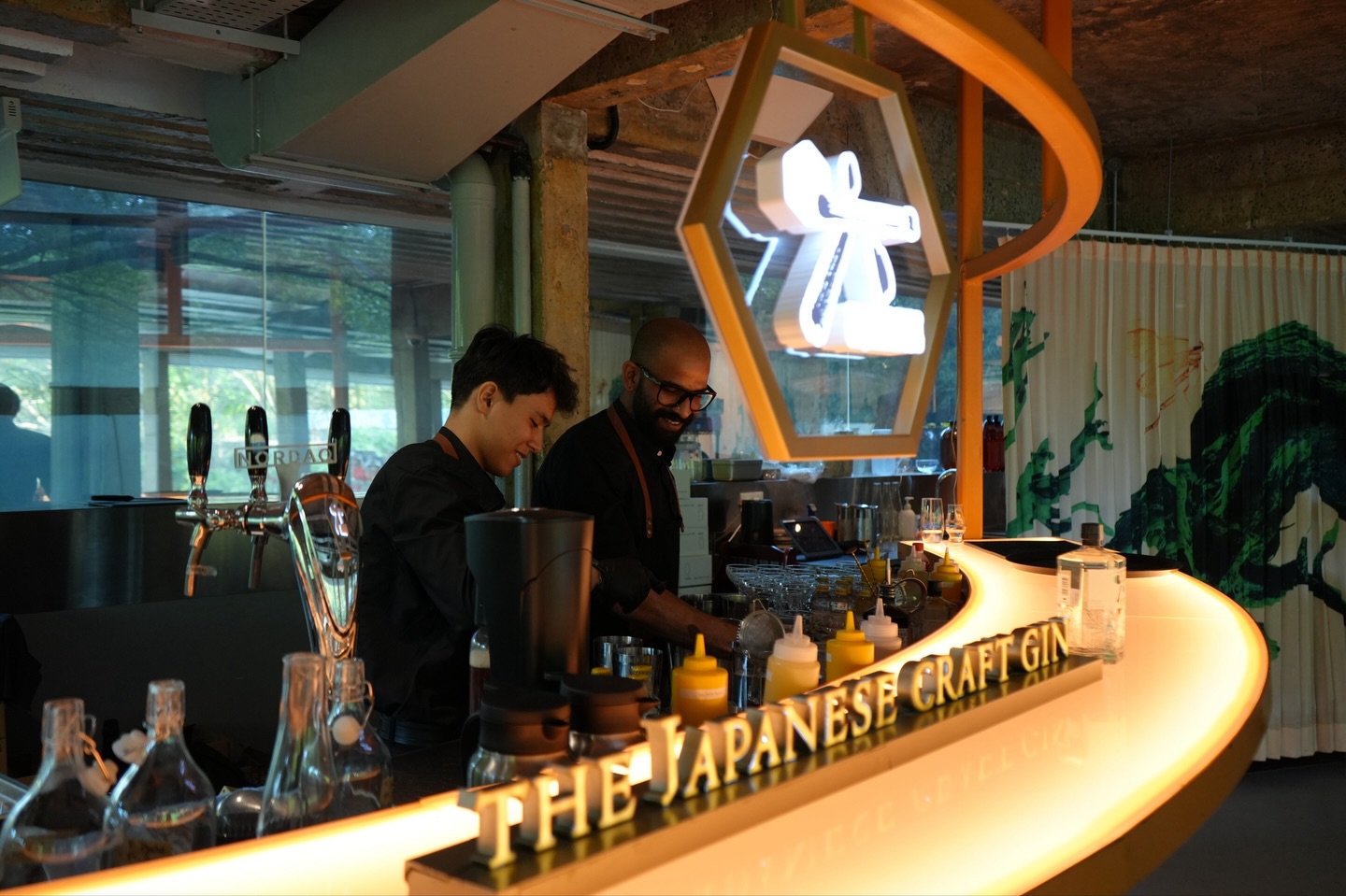A little throwback to our weekend with @suntory_rokugin at @air_cccc ! Still reminiscing on the good vibes. 😌🌿
Planning a year-end party? Let us curate bespoke, themed beverages to elevate your event! Drop us a DM, we’d love to bring your event to life! ✨
#WeAreEliteBarSolutions #EliteBarSolutions #MobileBarSolutions