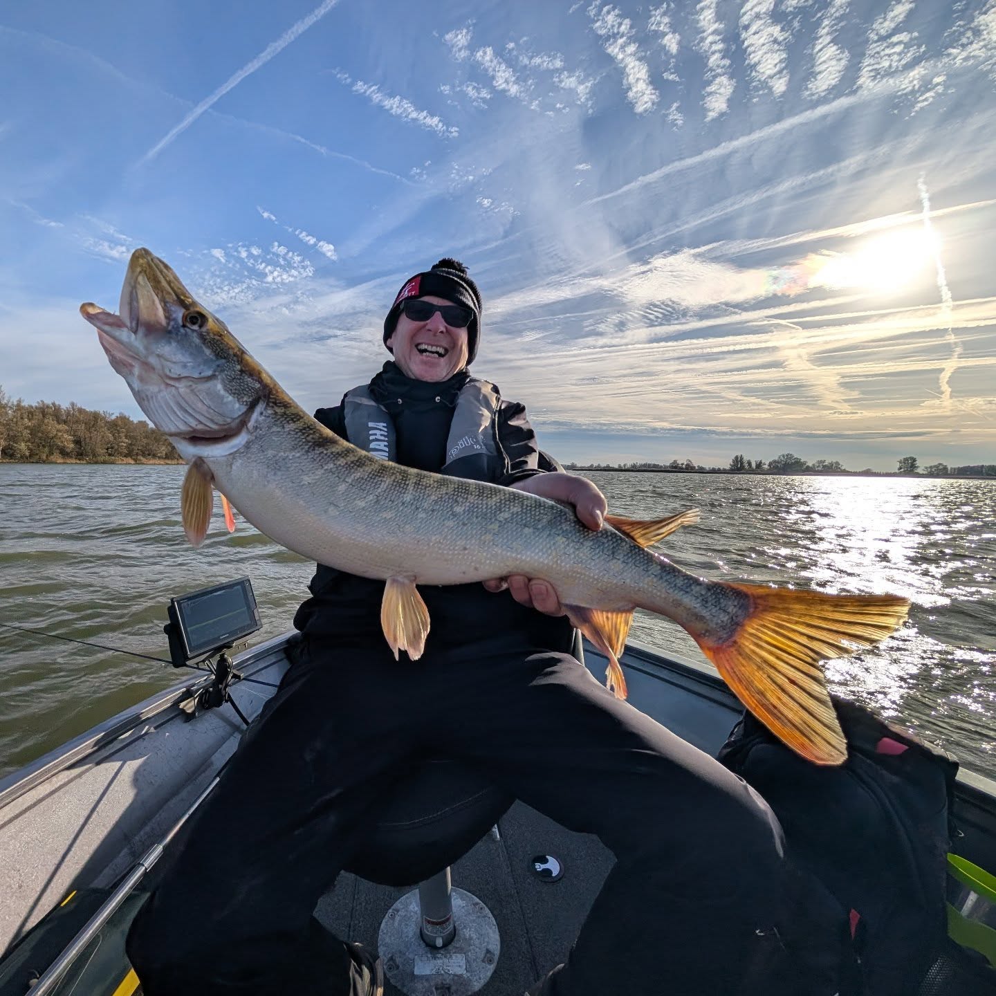 Finally 💥 after a dozen followers, finally one that bit. Congrats Andy 💪
#yamahaprofishing #batterylabs #stcroixrods #spro #proventocatch #shimanoreels #ufxfishing