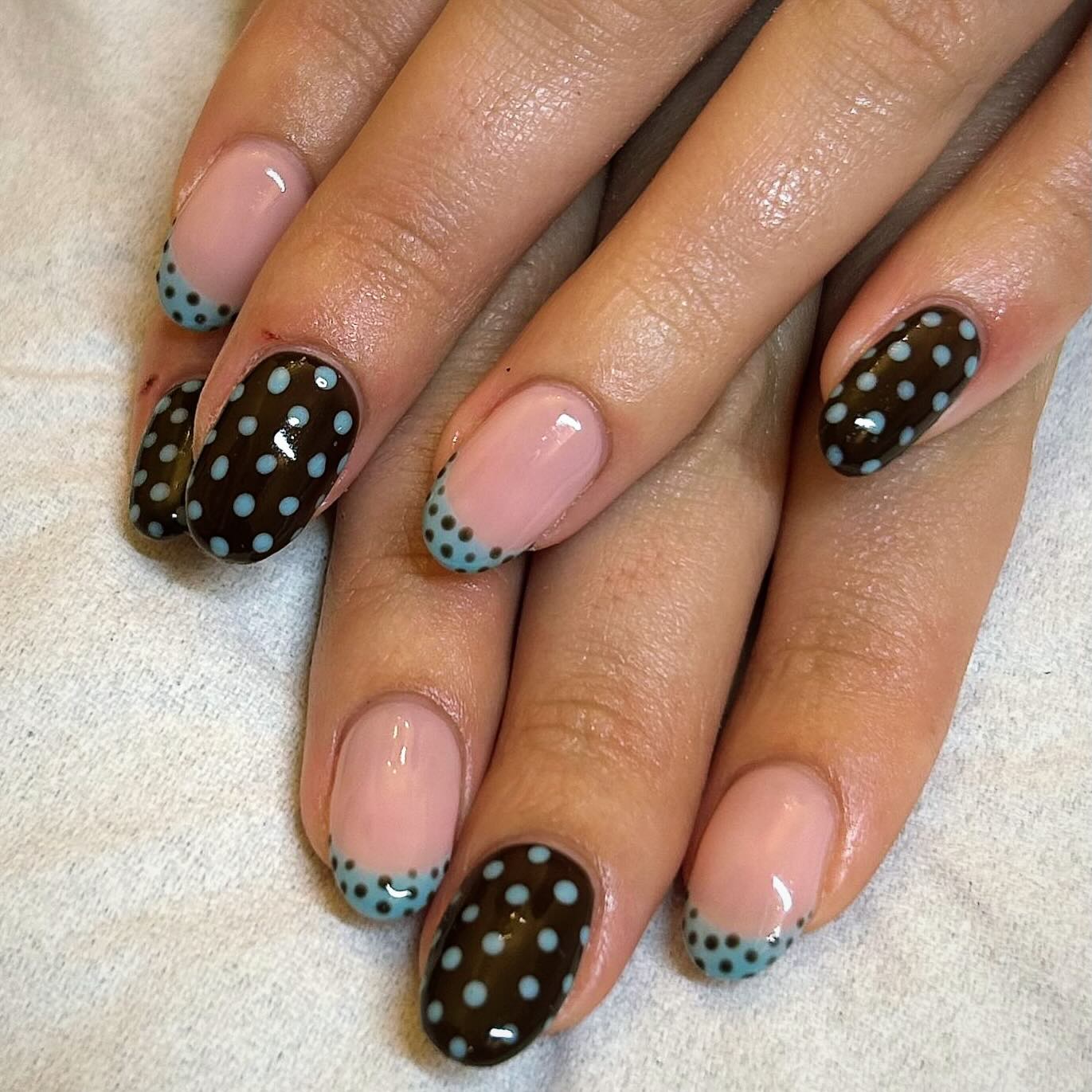 Cute, stylish, and totally unique — this set is giving retro vibes with a modern twist. 🤎🩵