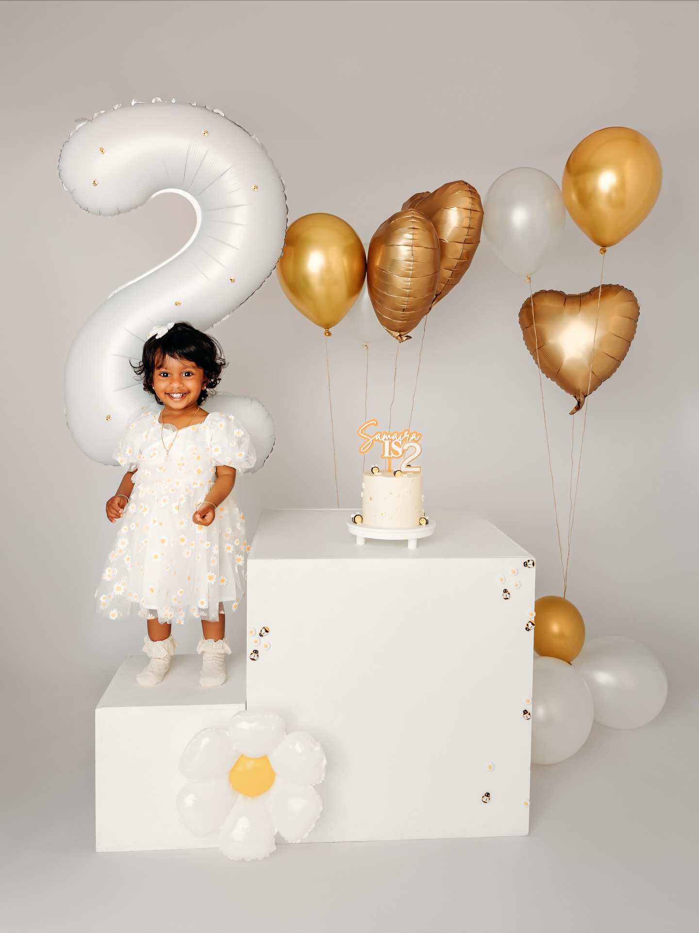 Happy Birthday beautiful Samaria 🤍📸
Cake by @ohsweetie.nz
Thinking to celebrate your little one with a cute photoshoot? DM