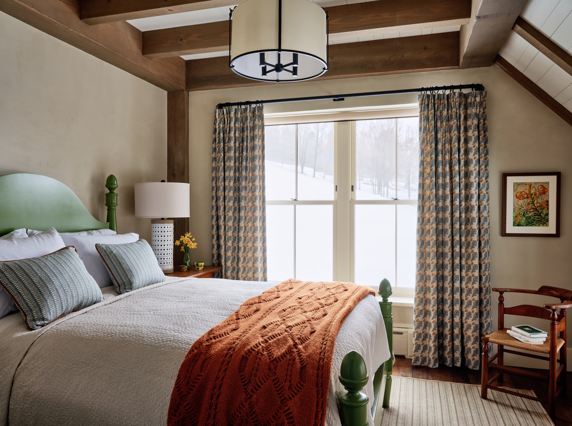 One of the bedrooms at our Guest Barn project in Woodstock. Imagine curling up here with a good book!
design: @sargentdesigncompany
📷: @readmckendree