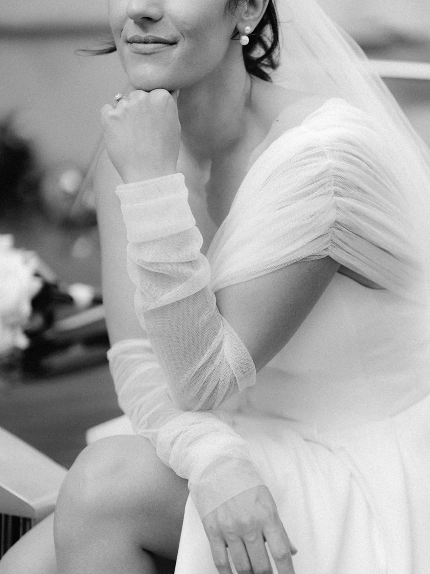 Wedding dress sleeves : a little extra bit of tissue that brings me so much joy.
___
#weddingdressinspiration #editorialwedding #editorialweddingphotographer #weddingdressdetails #destinationwedding #destinationweddingphotographer