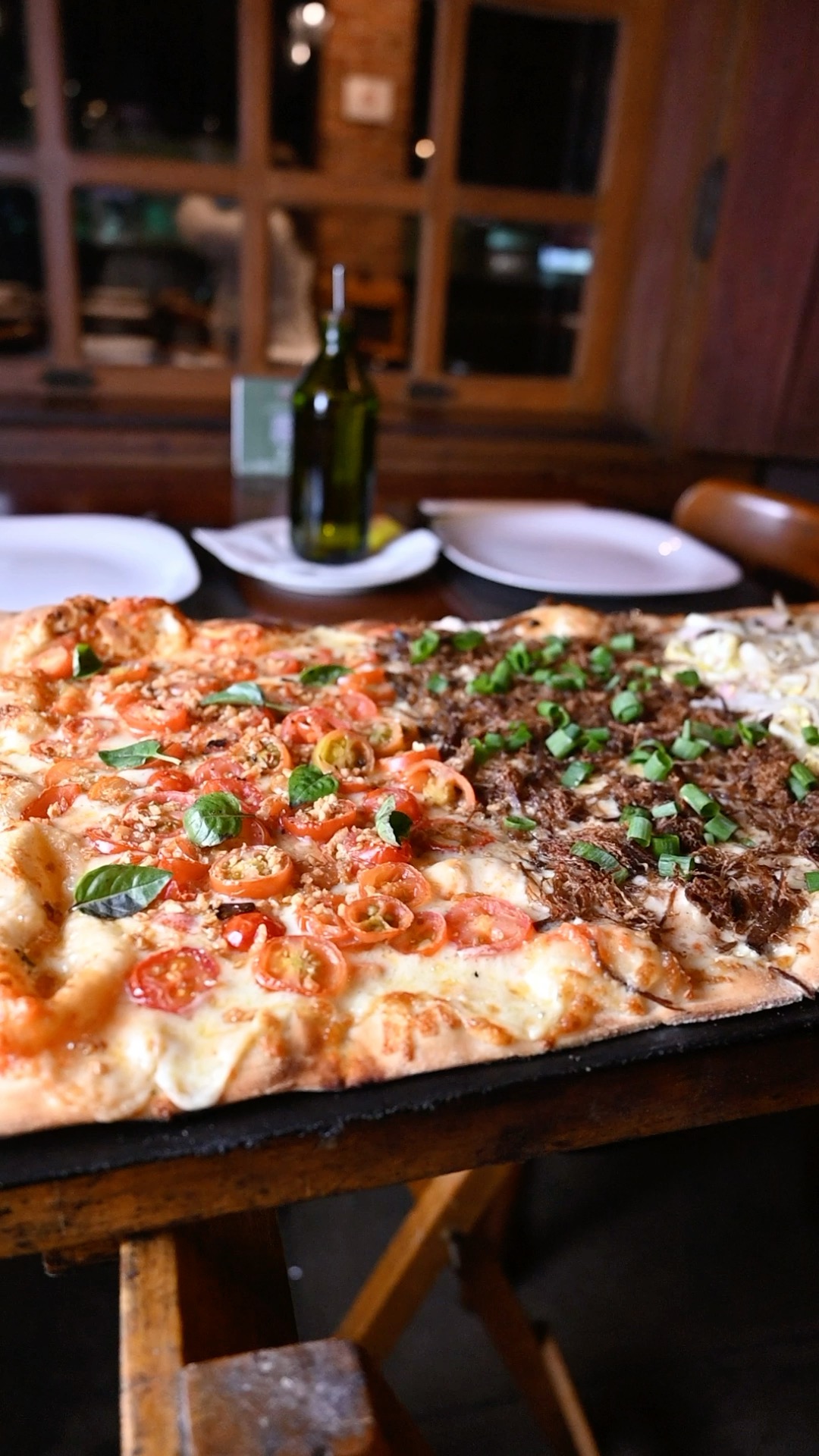 Estamos prontos para te receber com a melhor pizza da cidade e, claro, nossas noites especiais de piano ao vivo. Vem aproveitar com a gente!