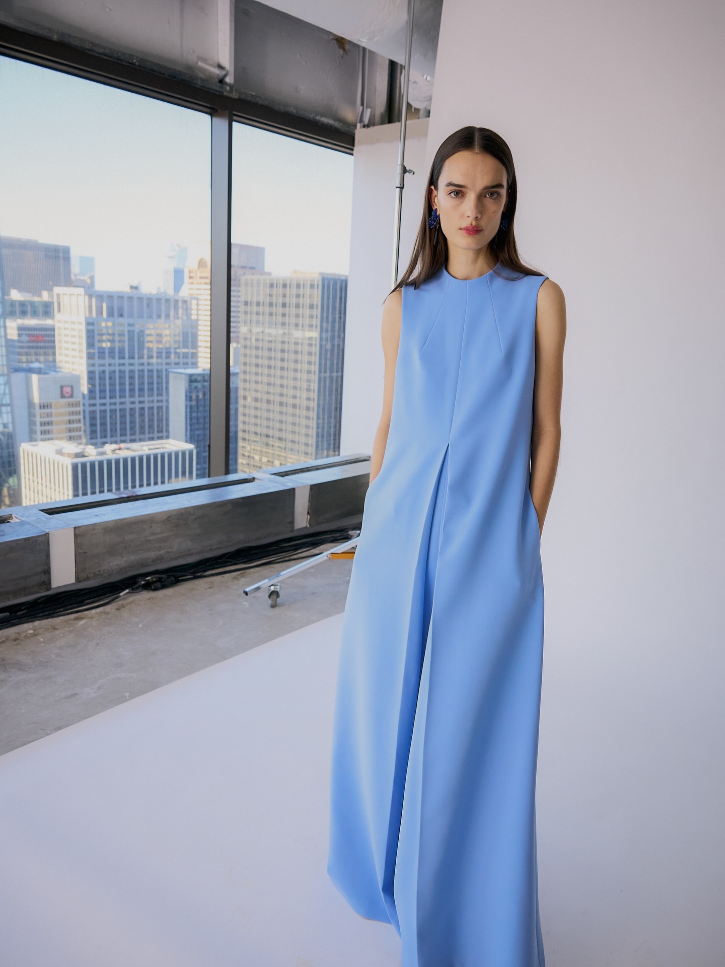 CAROLINA HERRERA at its finest. This new mock neck gown brings a calm, confident elegance with its smooth stretch crepe and the clean pleat at the waist that opens into a soft, flowing skirt. The silhouette moves with a natural ease and feels made for special moments 🩵
Available in-store @quagliazurich
#quagliazurich #carolinaherrera #gown #specialmoments #newyorkfashion