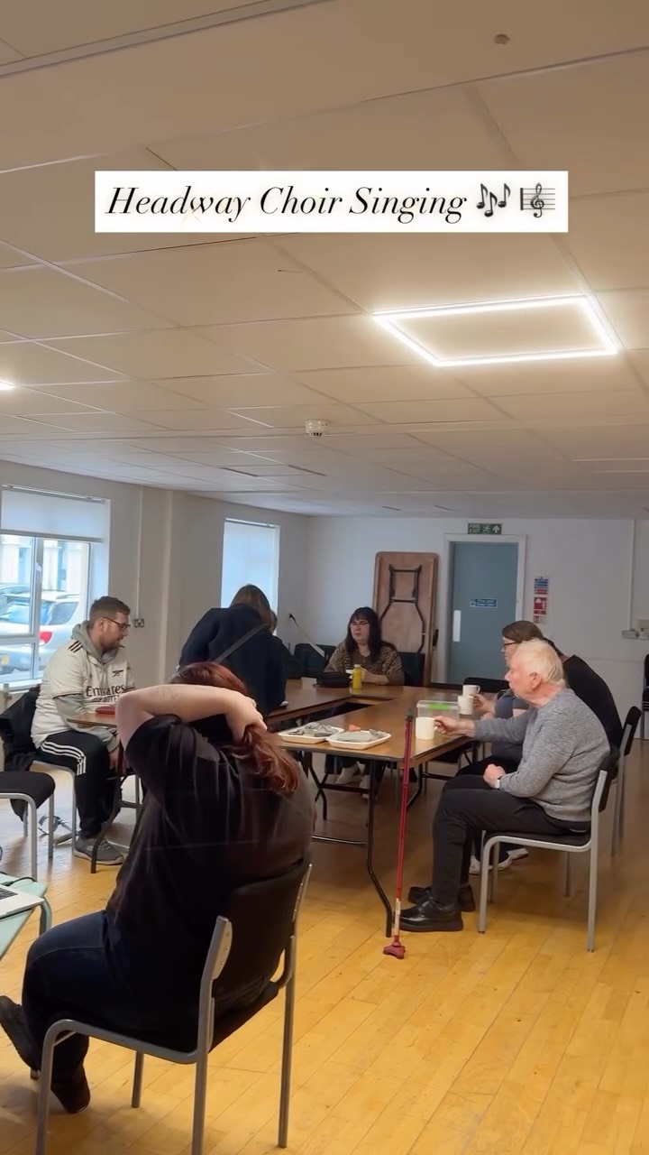 🎶 Nothing beats the power of music! 🎶
We had the most uplifting choir singing sessions, expertly organized by our brilliant friends at @voicesofaphasia . A huge thank you to their team for bringing so much joy and therapeutic value to our clients this season.
#HeadwayBath #VoicesOfAphasia #AphasiaSupport #ChoirSinging #CommunityPartnership #TherapyThroughMusic