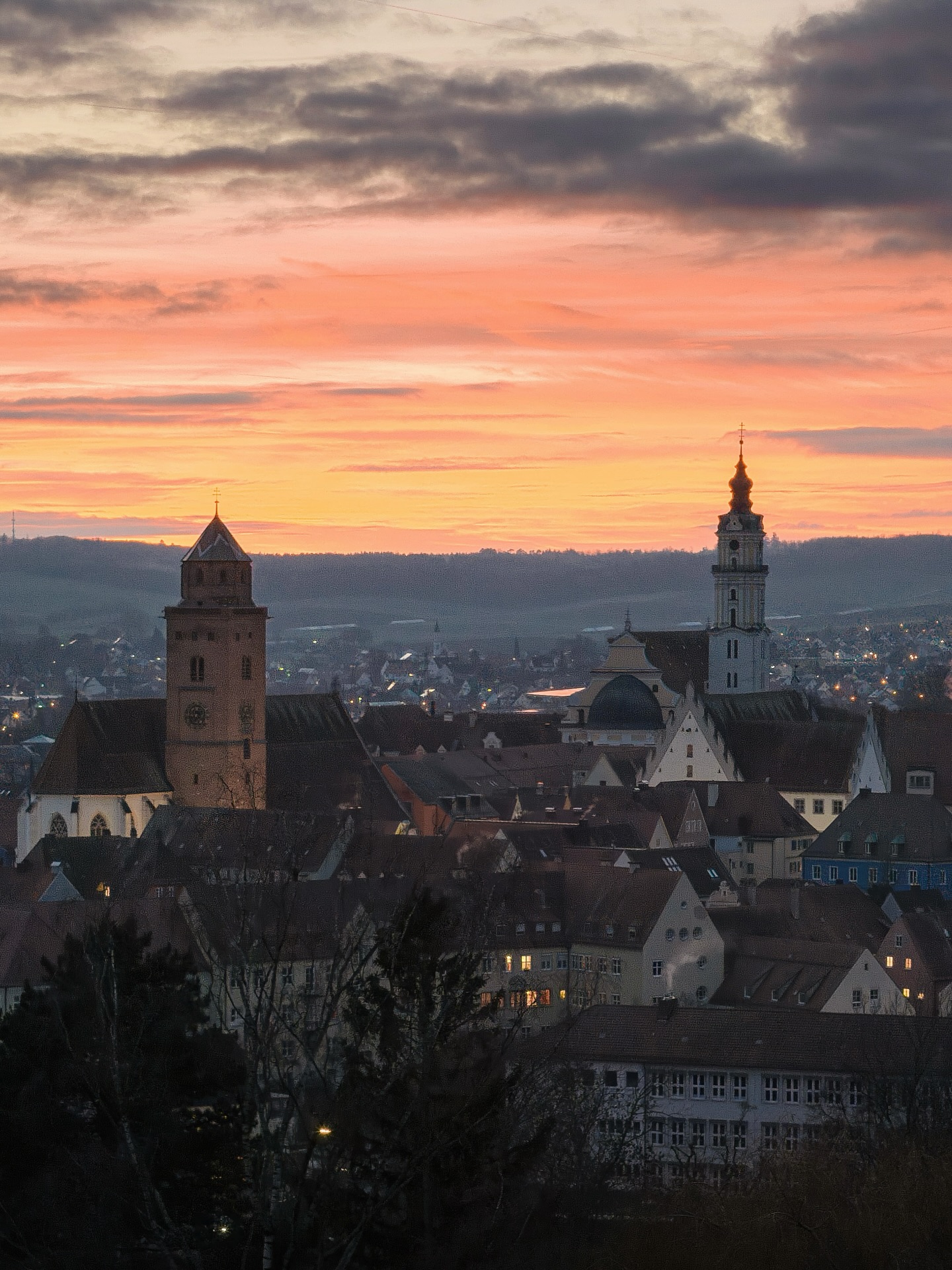 Golden Hour über Donauwörth 🌅Einen wunderbaren 1. Advent euch allen. 🕯️✨
#donauwoerth #donauries