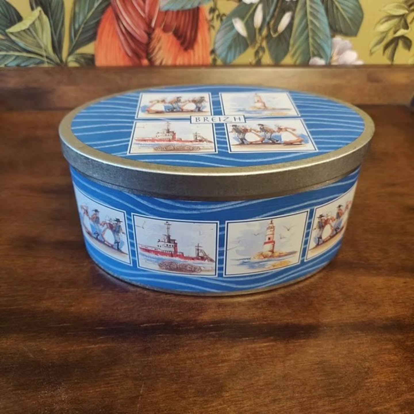 https://www.objetdart-stuff.co.uk/product-page/vintage-breizh-brittany-france-chocolate-tin-showing-typical-french-images